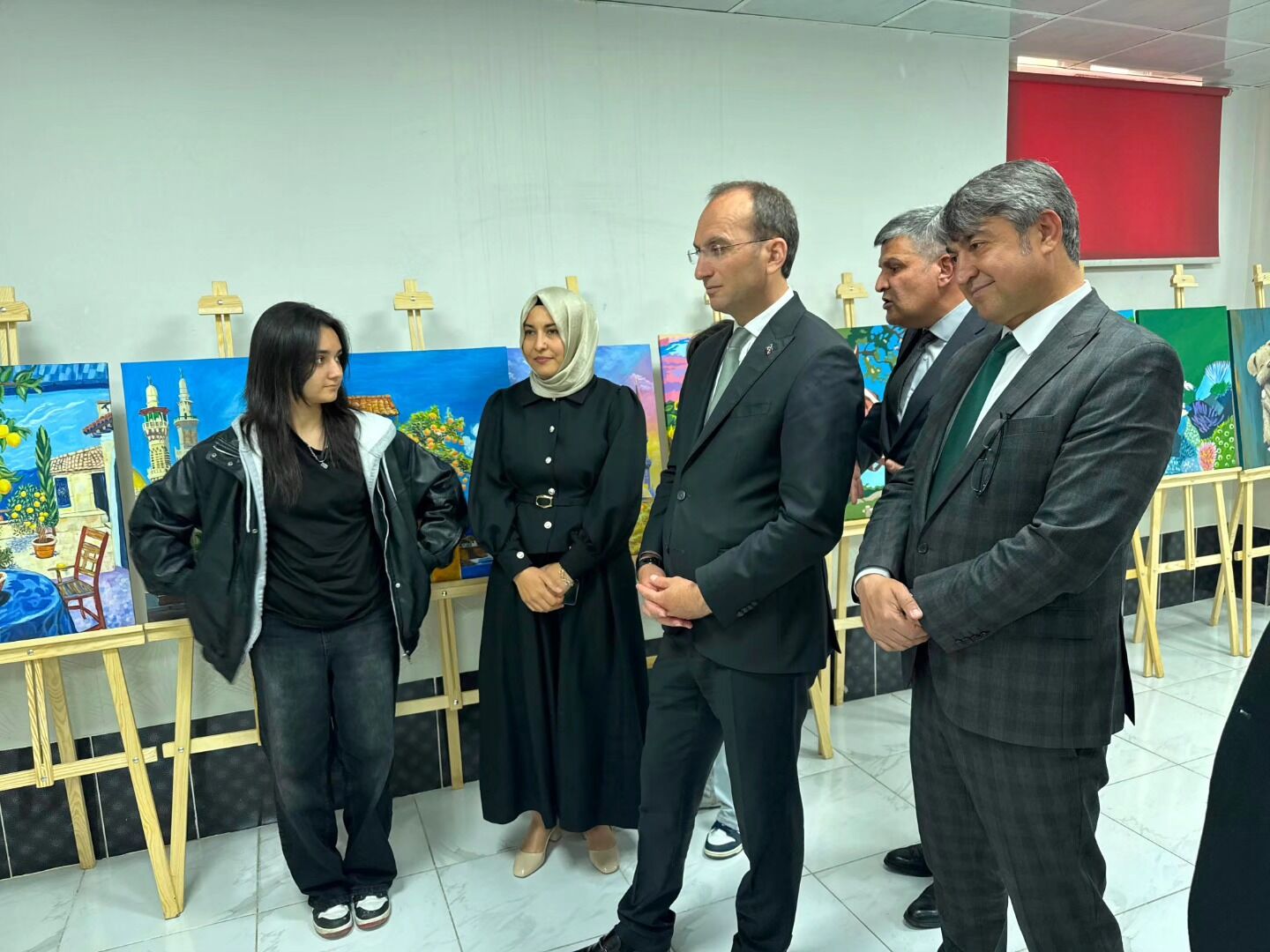 Kaymakam Sarıdoğan’dan Afşin Anadolu Lisesi Resim Sergisine Ziyaret1