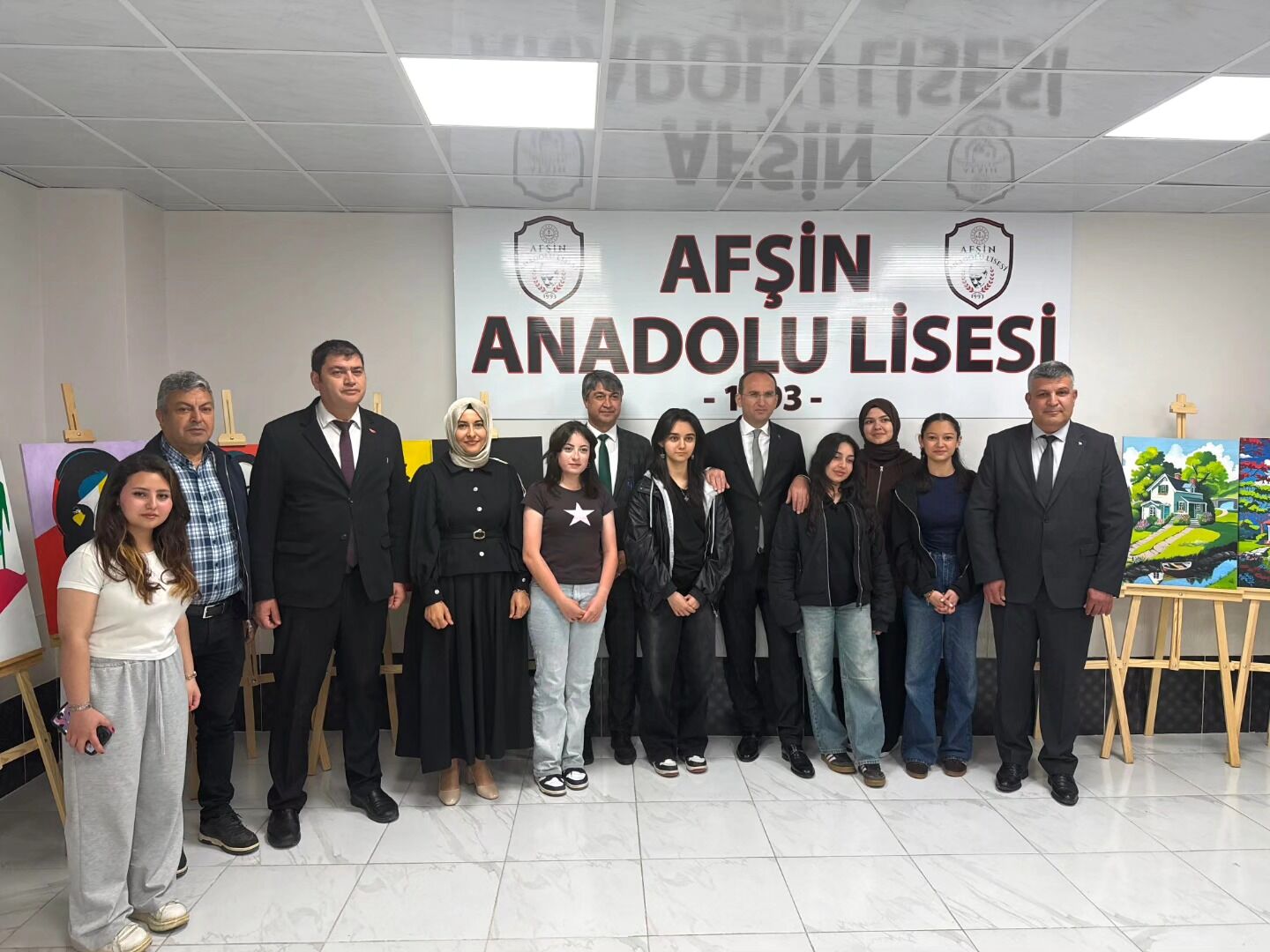 Kaymakam Sarıdoğan’dan Afşin Anadolu Lisesi Resim Sergisine Ziyaret3