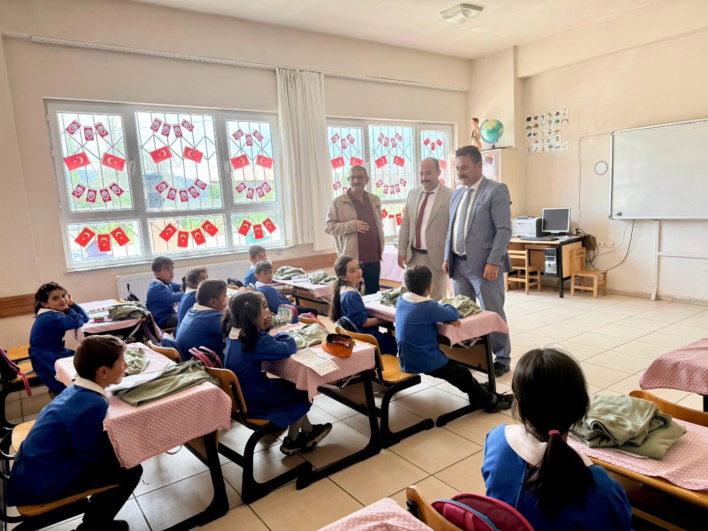 Koçovası İlkokulu’nda Öğrencilere El Emeği Kıyafet Desteği Verildi3