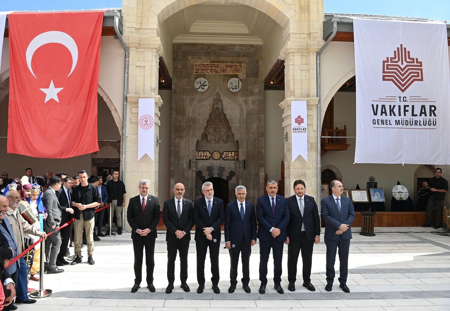 Tarihi Ulu Camii, Cumhurbaşkanı Erdoğan’ın Canlı Bağlantıyla Katıldığı Törenle İbadete Açıldı (2)-1