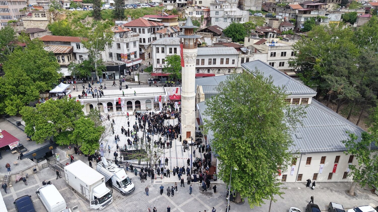 Tarihi Ulu Camii, Cumhurbaşkanı Erdoğan’ın Canlı Bağlantıyla Katıldığı Törenle İbadete Açıldı (3)