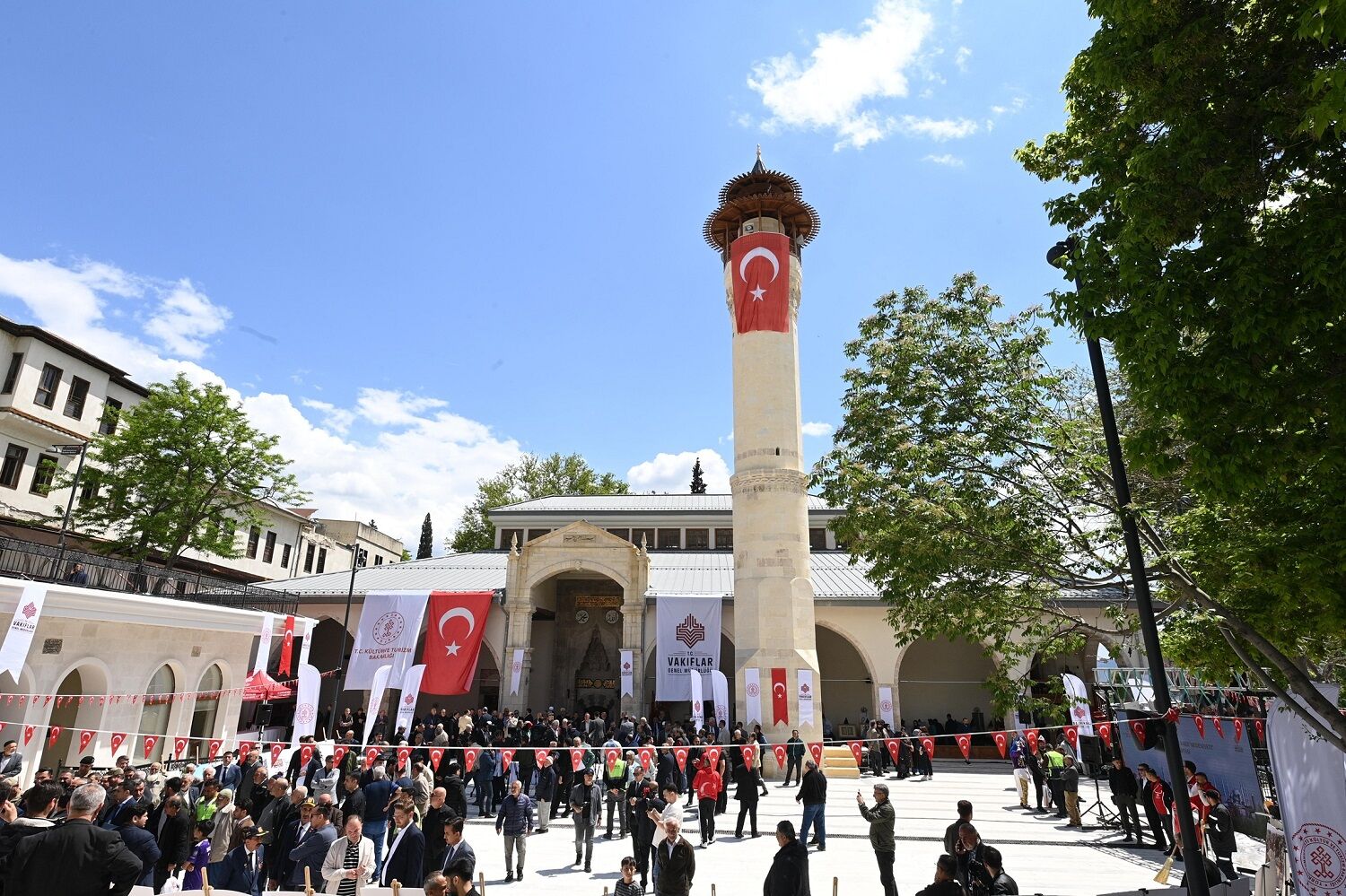 Tarihi Ulu Camii, Cumhurbaşkanı Erdoğan’ın Canlı Bağlantıyla Katıldığı Törenle İbadete Açıldı (5)