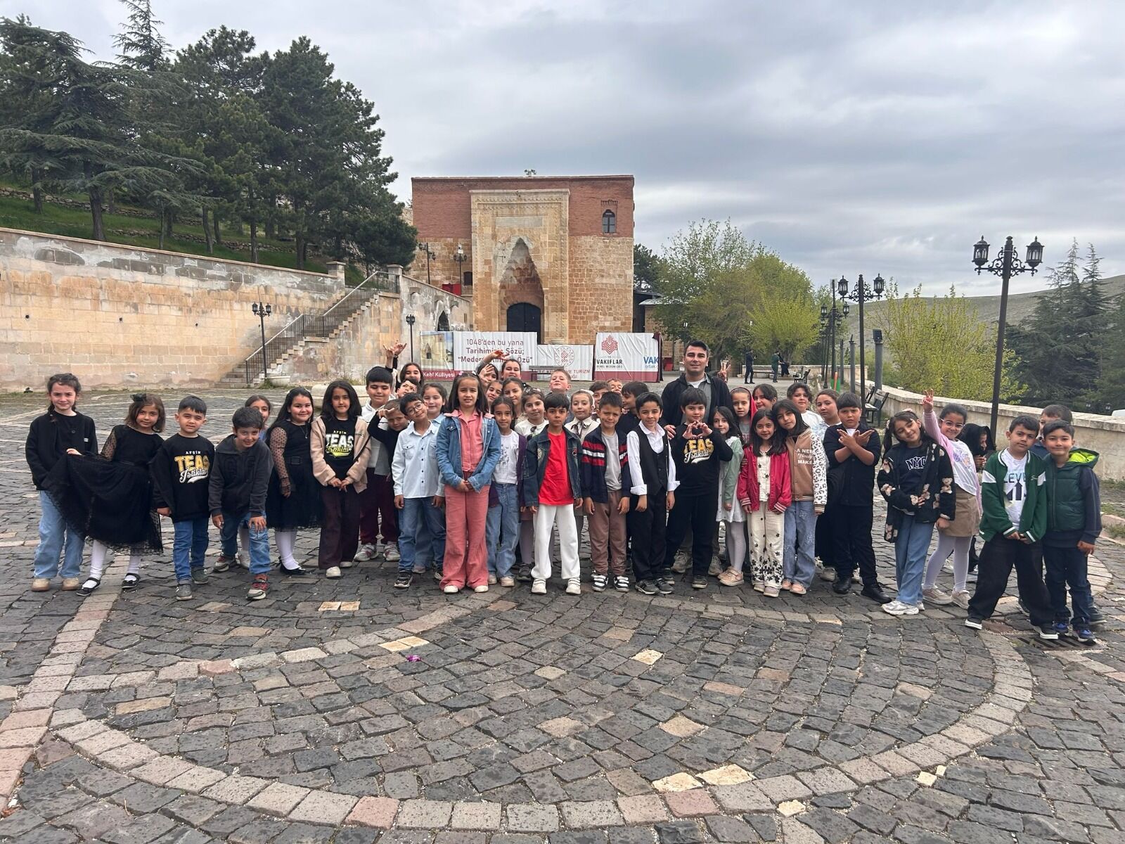 Teaş İstiklal İlkokulu Öğrencilerinden Ashab I Kehf Külliyesi’ne Gezi (10)