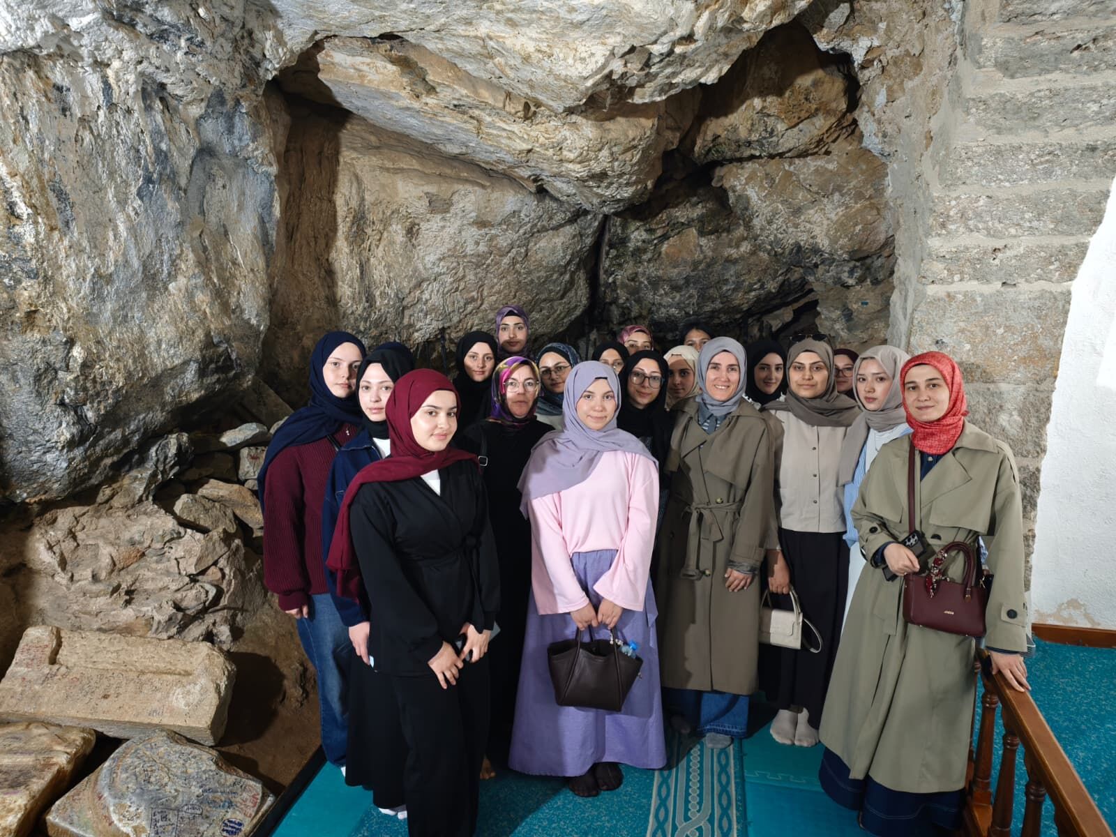 Trabzon’dan Gelen Lise Öğrencileri Eshab I Kehf’i Ziyaret Etti (4)