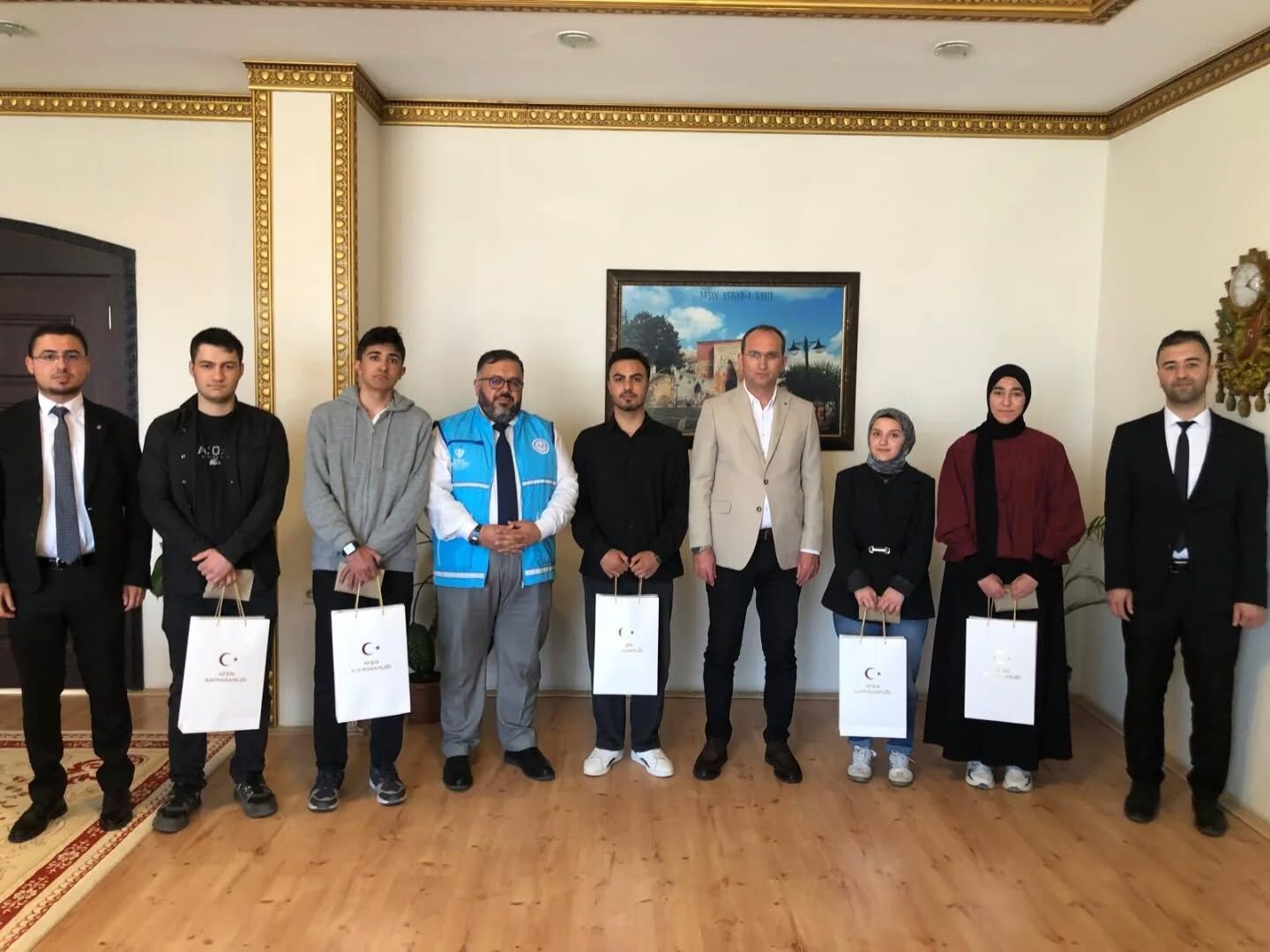 Umre Ödüllü Yarışmada Derece Yapan Öğrencilerden Kaymakam Sarıdoğan’a Ziyaret3