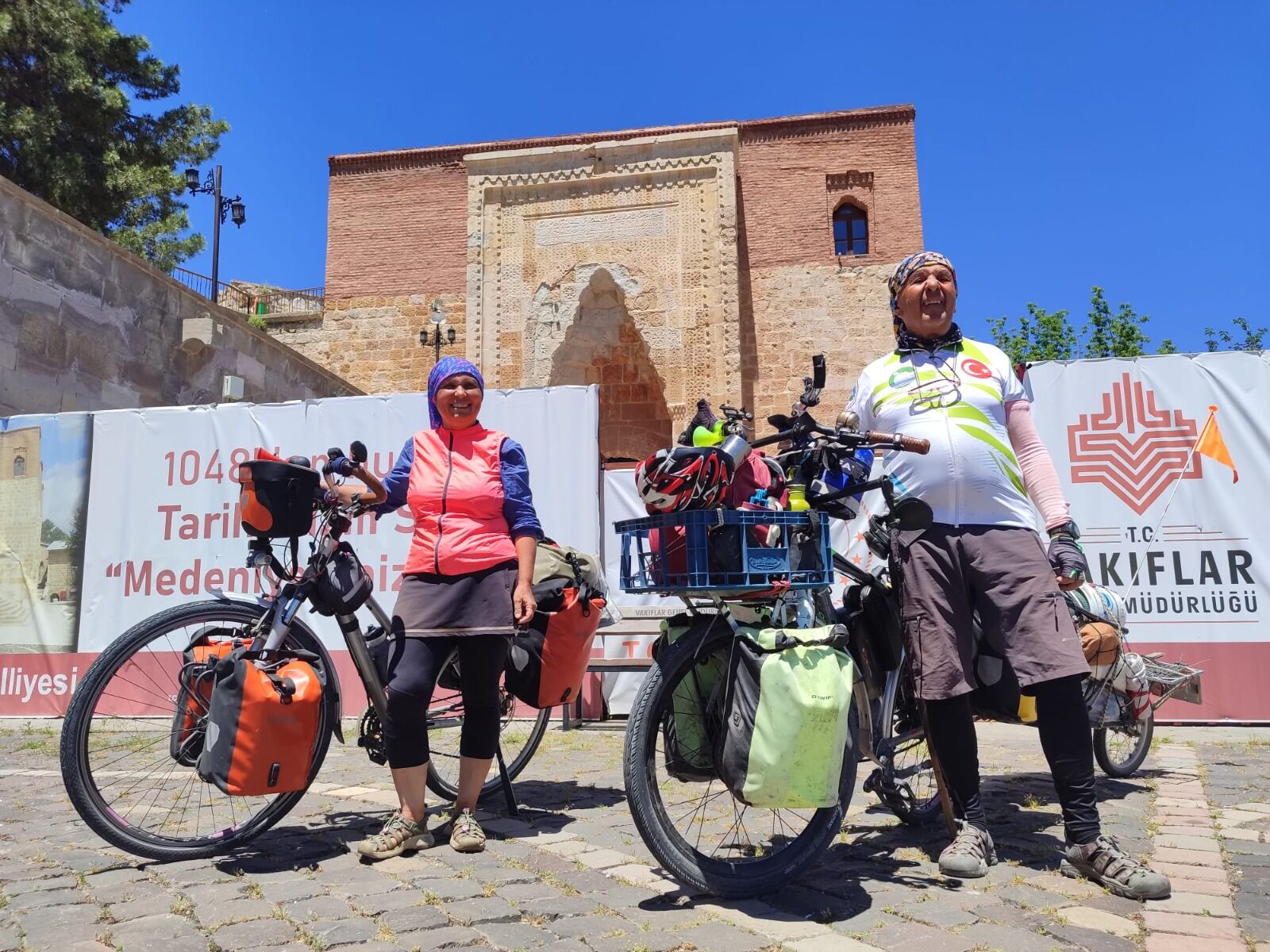 10 Yıldır Pedal Çeviren Çift, Eshab I Kehf’i Hayranlıkla Gezdi 3