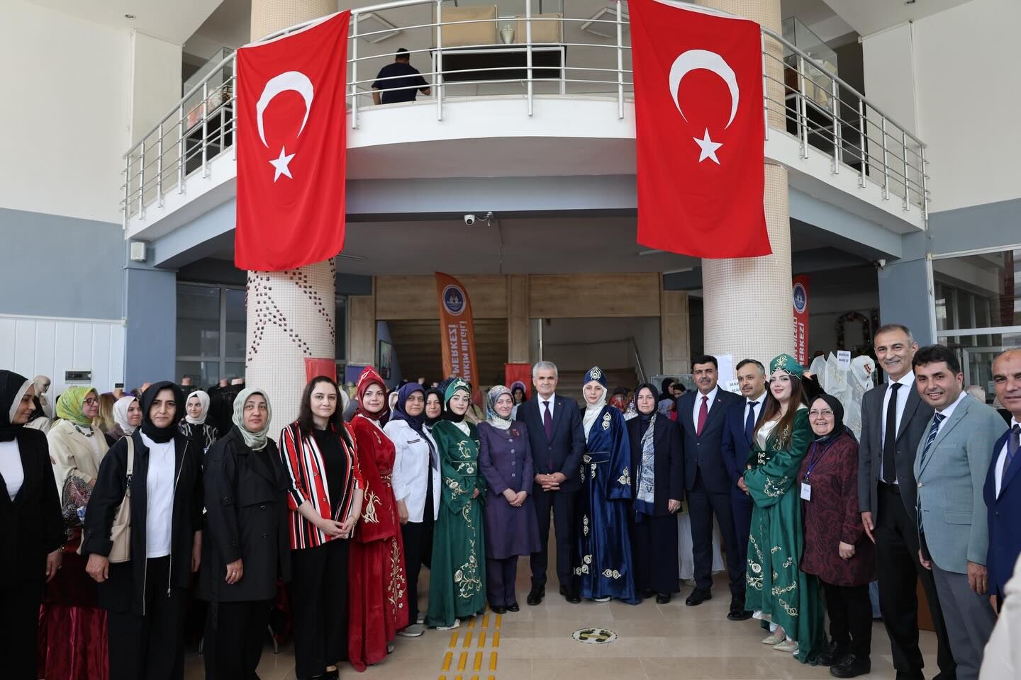 “70 Yıllık Birikim, Hayat Boyu Üretim” Sergisi Ziyaretçilerden Yoğun İlgi Gördü4