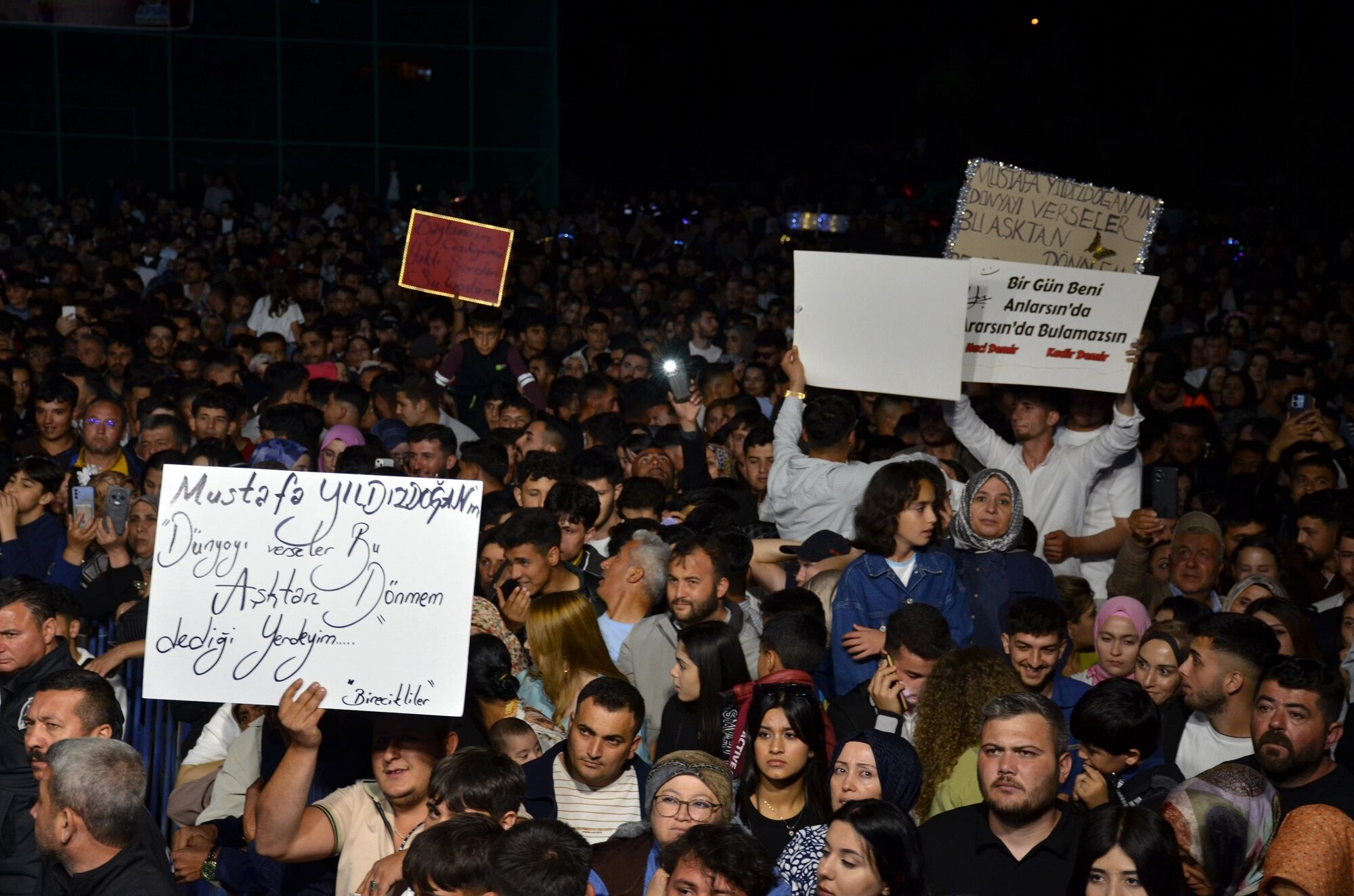 Afşin Gençlik Festivali Finalinde Mustafa Yıldızdoğan Coşkusu (16)