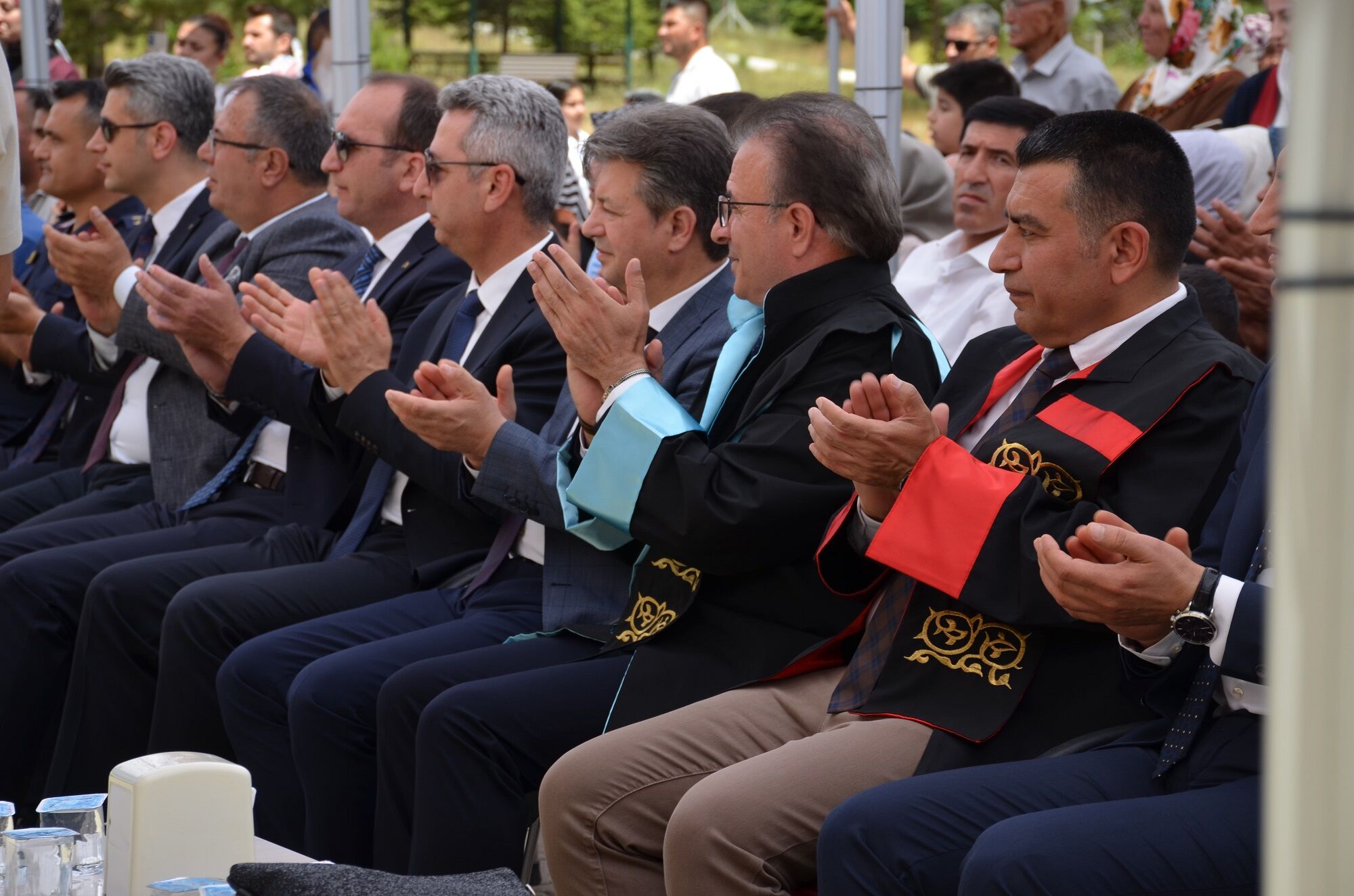 Afşin Myo’da Mezuniyet Coşkusu Yaşandı 30. Dönem Mezunları Kep Attı (16)