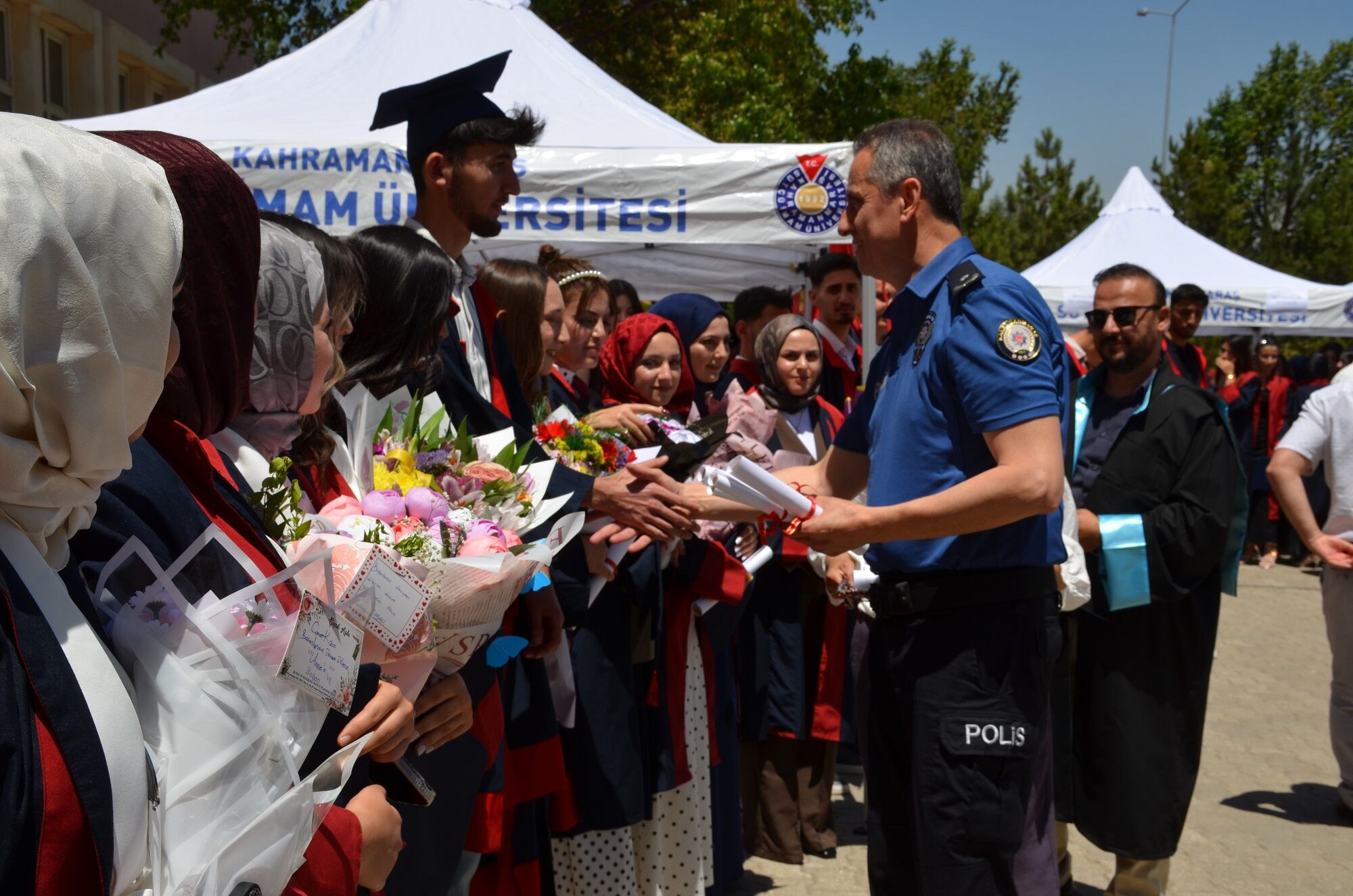 Afşin Myo’da Mezuniyet Coşkusu Yaşandı 30. Dönem Mezunları Kep Attı (19)