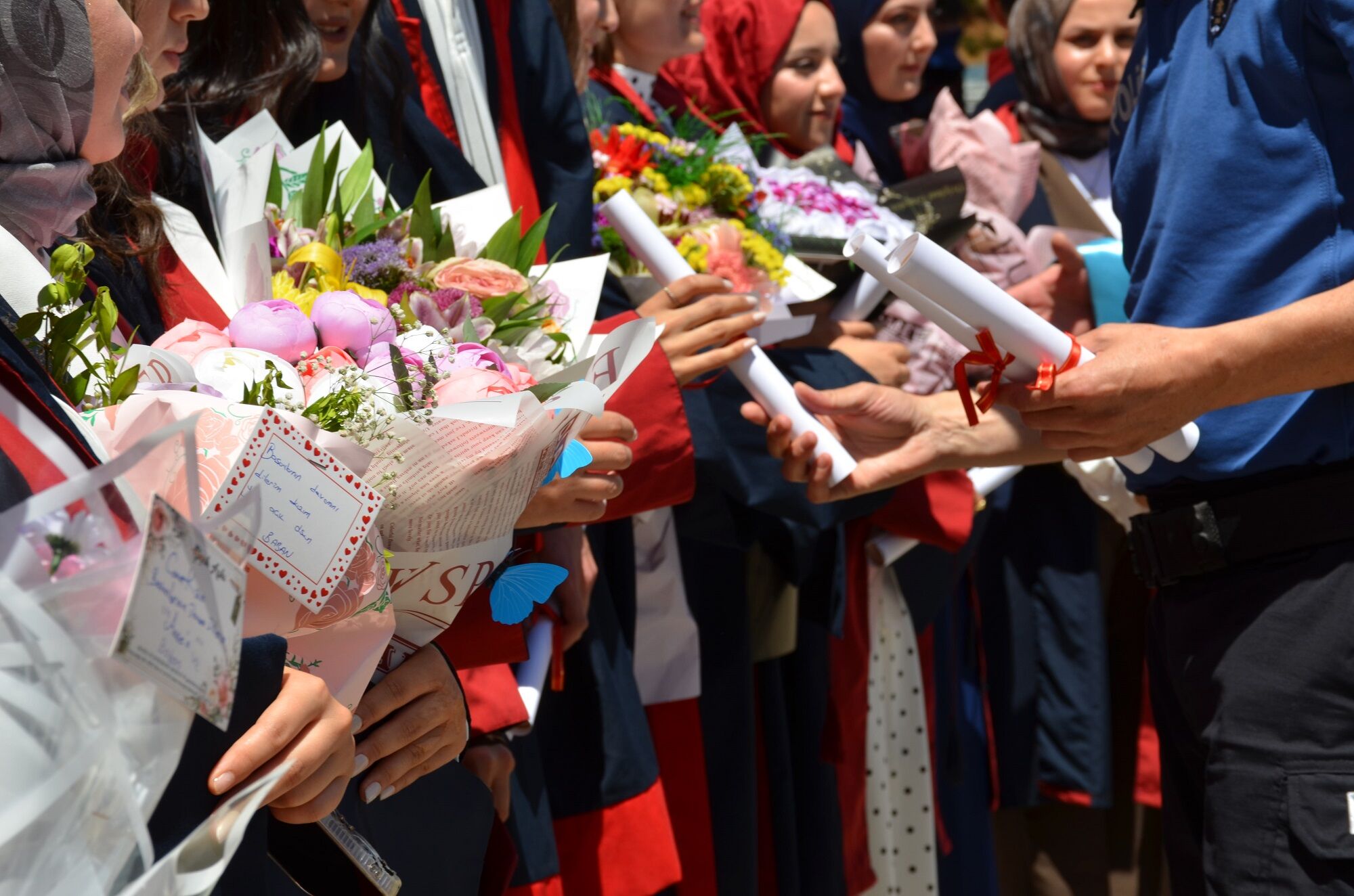 Afşin Myo’da Mezuniyet Coşkusu Yaşandı 30. Dönem Mezunları Kep Attı (20)