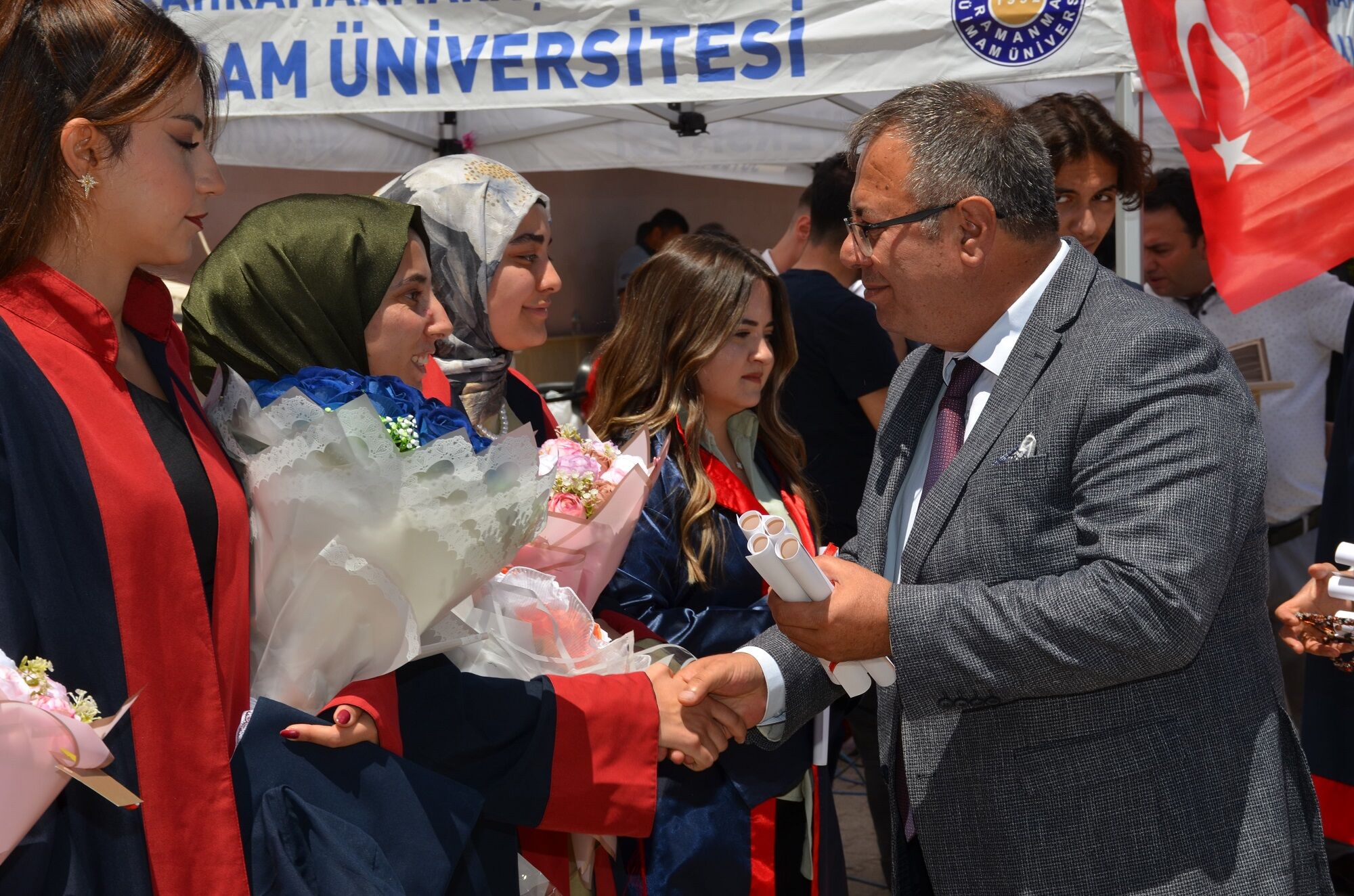 Afşin Myo’da Mezuniyet Coşkusu Yaşandı 30. Dönem Mezunları Kep Attı (22)