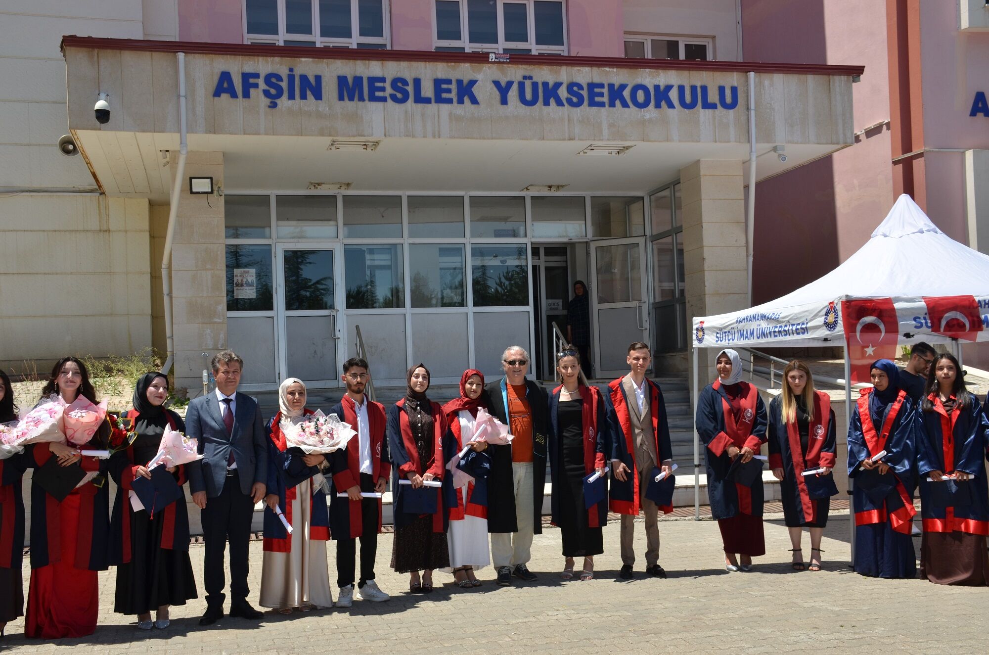 Afşin Myo’da Mezuniyet Coşkusu Yaşandı 30. Dönem Mezunları Kep Attı (25)