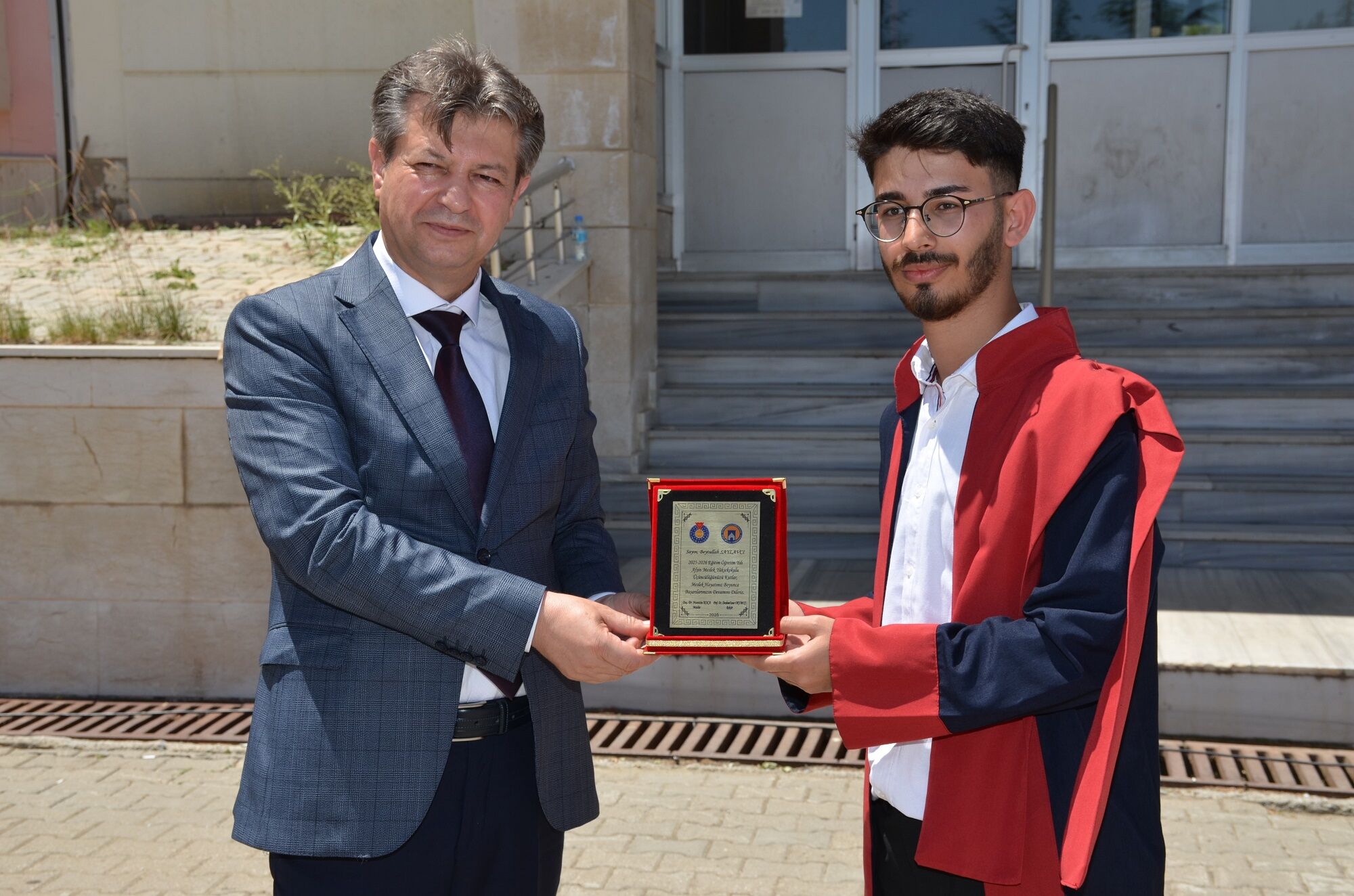 Afşin Myo’da Mezuniyet Coşkusu Yaşandı 30. Dönem Mezunları Kep Attı (26)
