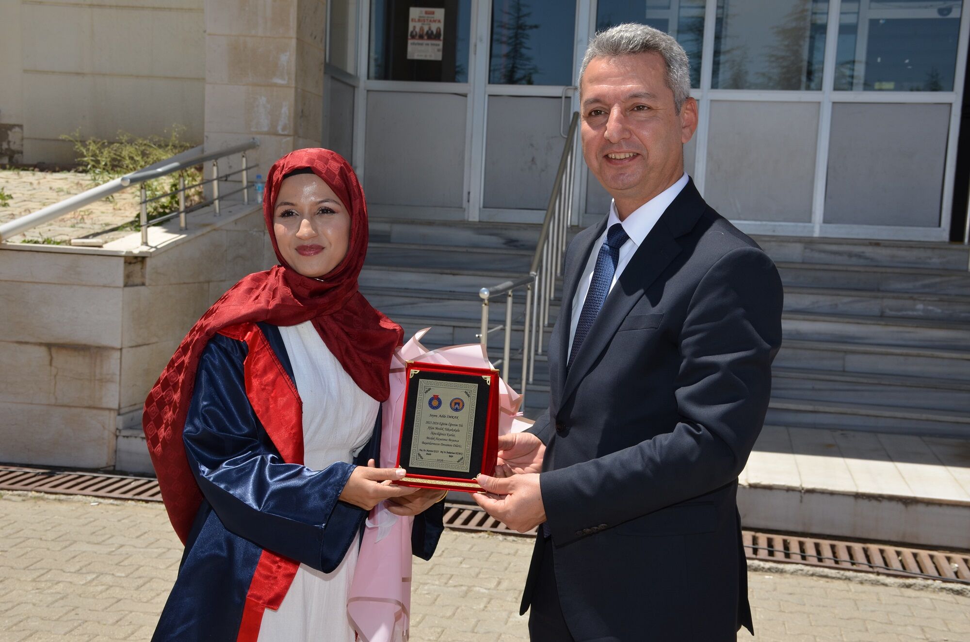 Afşin Myo’da Mezuniyet Coşkusu Yaşandı 30. Dönem Mezunları Kep Attı (27)