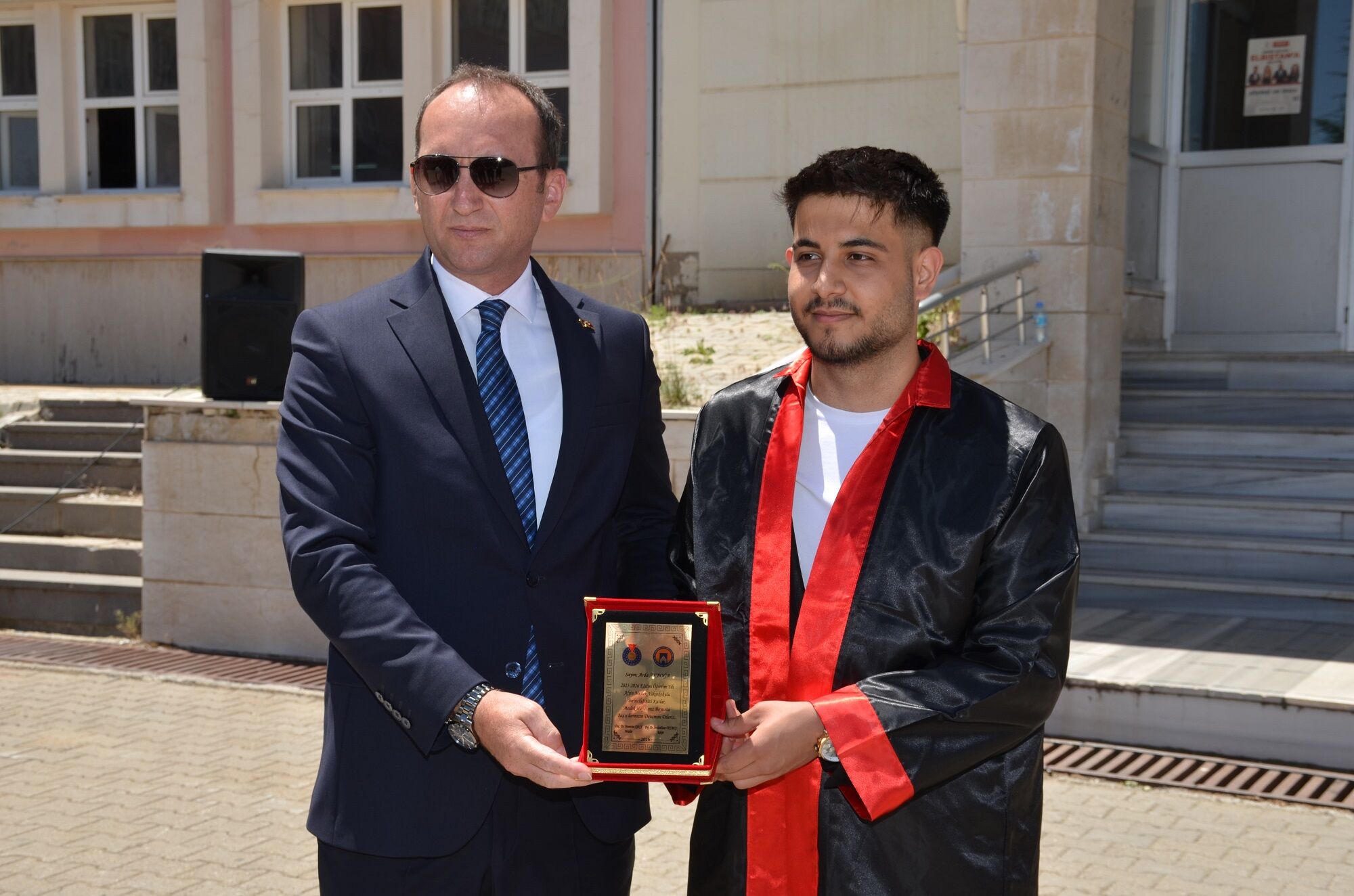 Afşin Myo’da Mezuniyet Coşkusu Yaşandı 30. Dönem Mezunları Kep Attı (28)