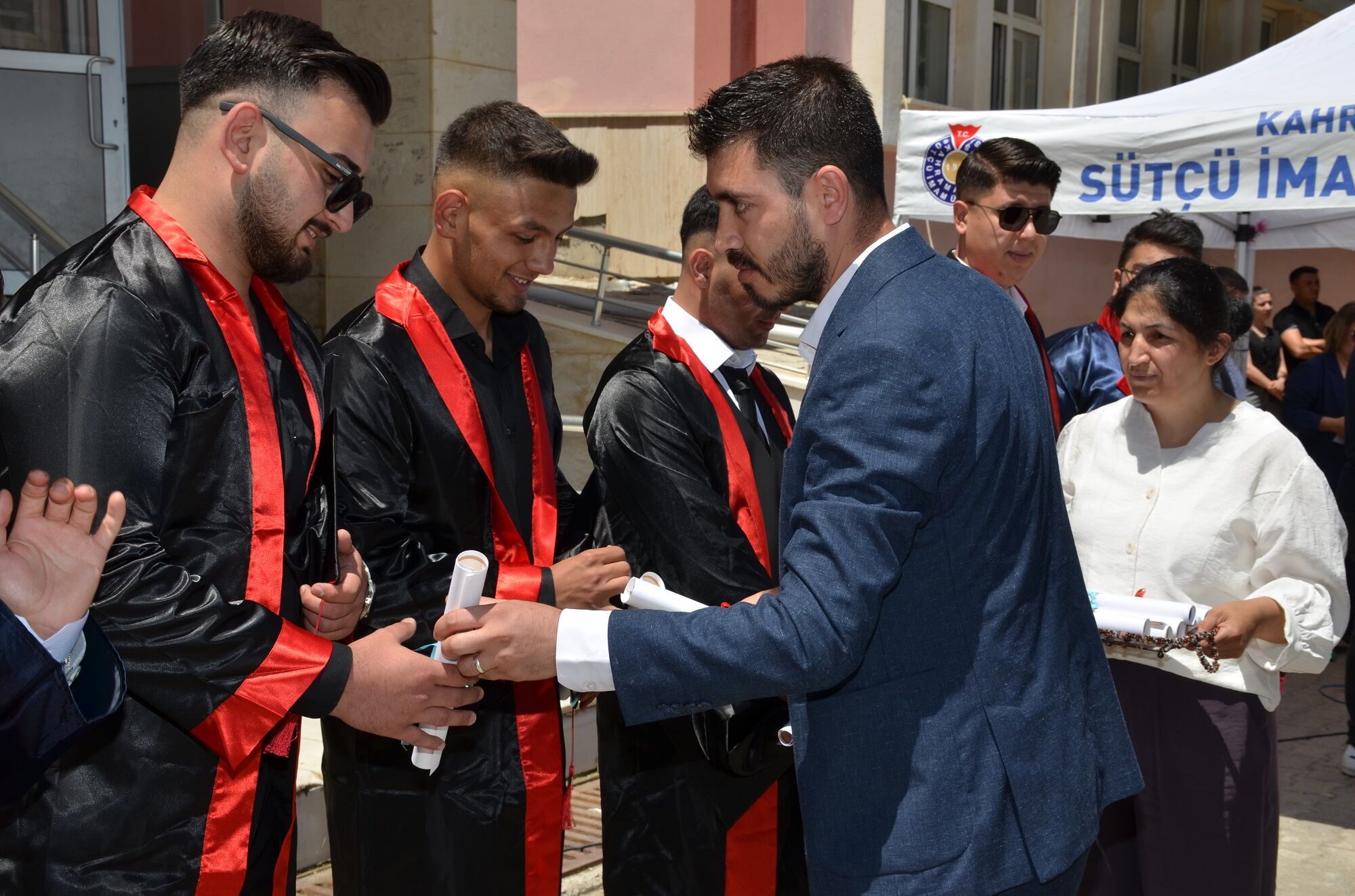 Afşin Myo’da Mezuniyet Coşkusu Yaşandı 30. Dönem Mezunları Kep Attı (8)