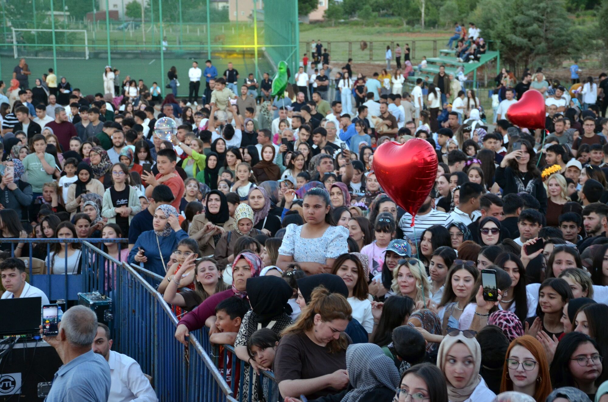Afşin’de Festival Coşkusu Aynur Bolat Sahneye Damga Vurdu (10)