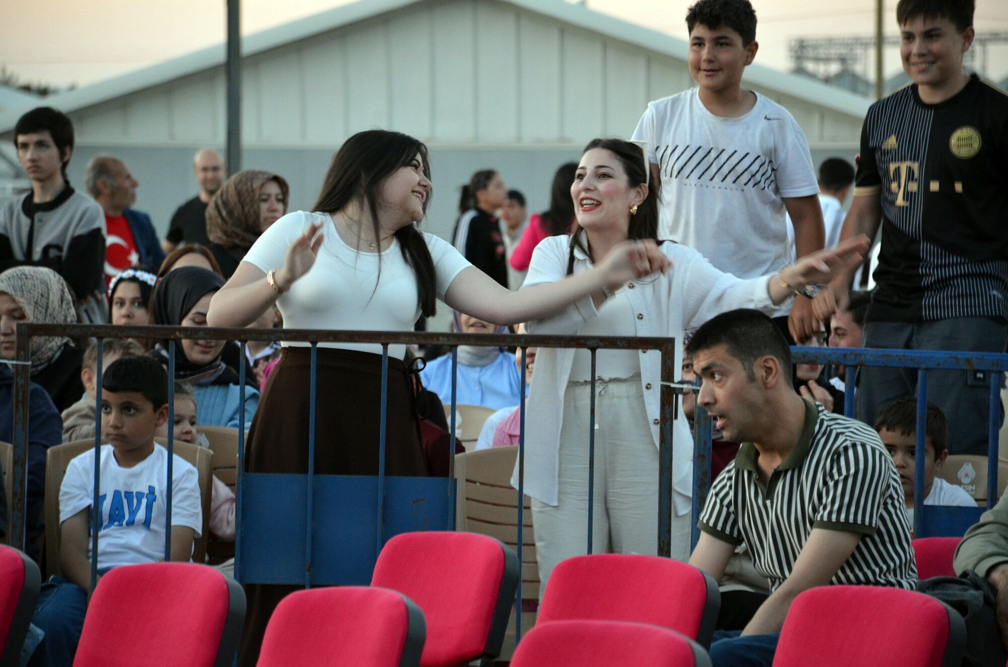 Afşin’de Festival Coşkusu Aynur Bolat Sahneye Damga Vurdu (11)