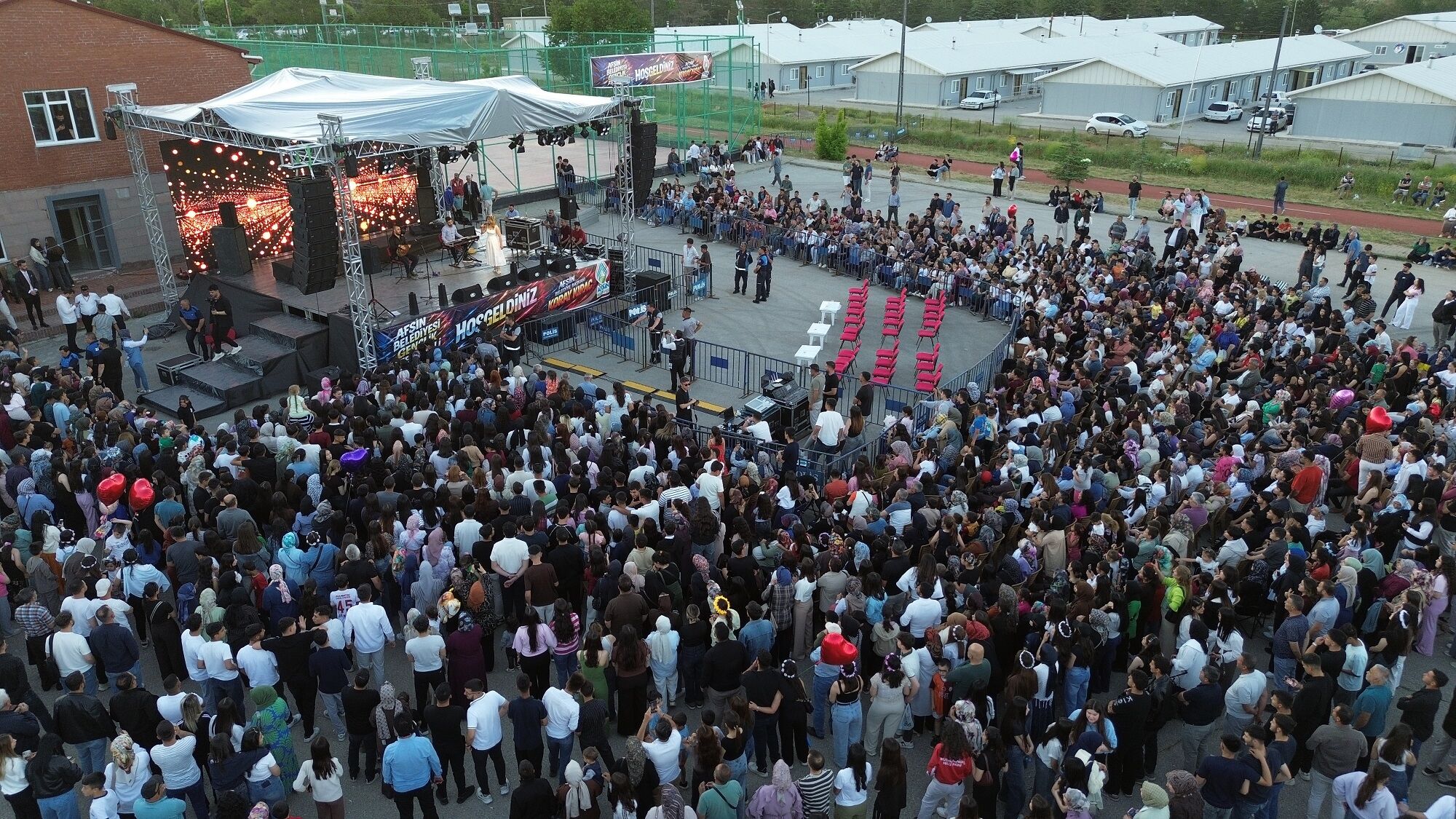 Afşin’de Festival Coşkusu Aynur Bolat Sahneye Damga Vurdu (2)