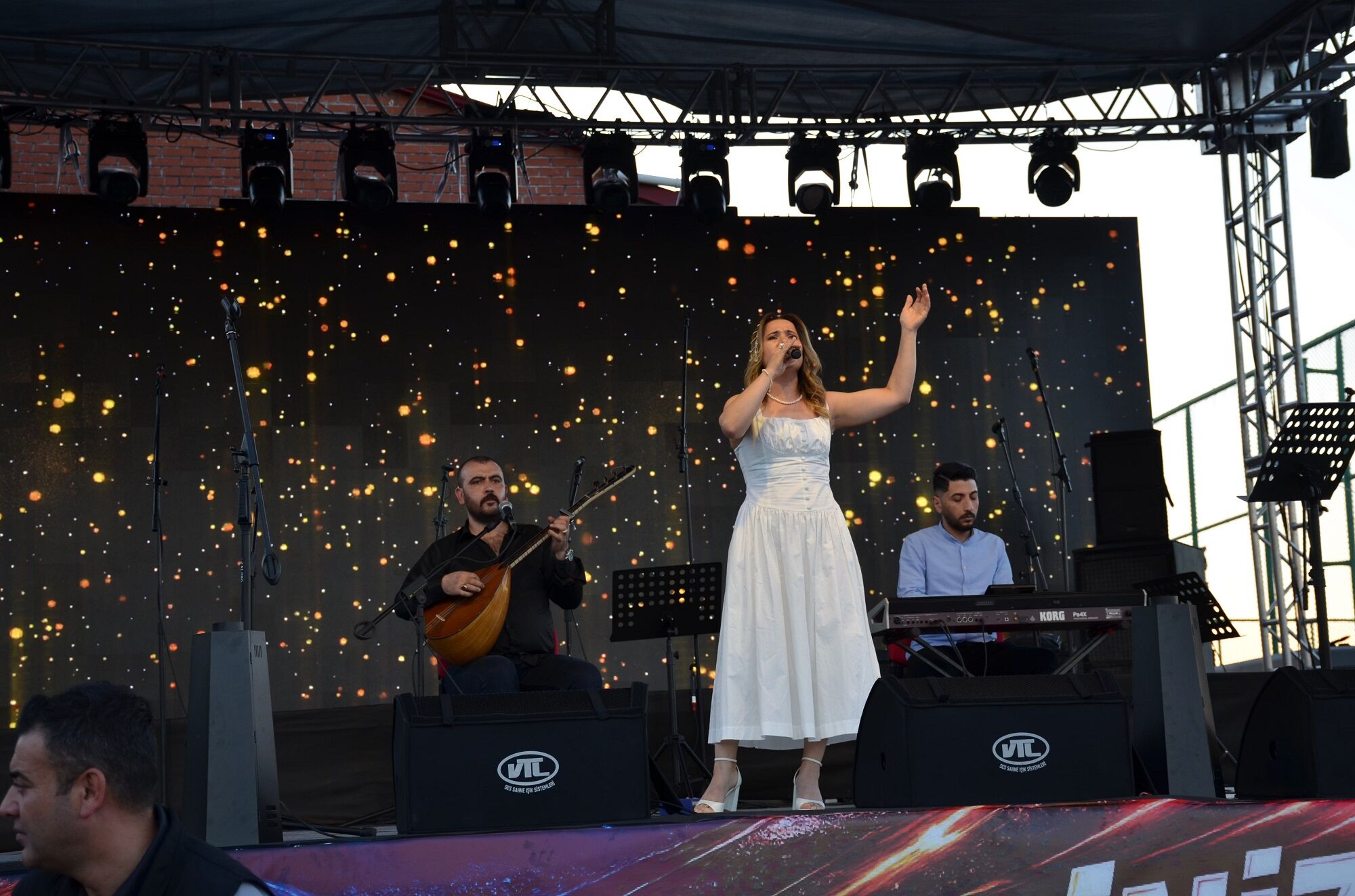 Afşin’de Festival Coşkusu Aynur Bolat Sahneye Damga Vurdu (5)