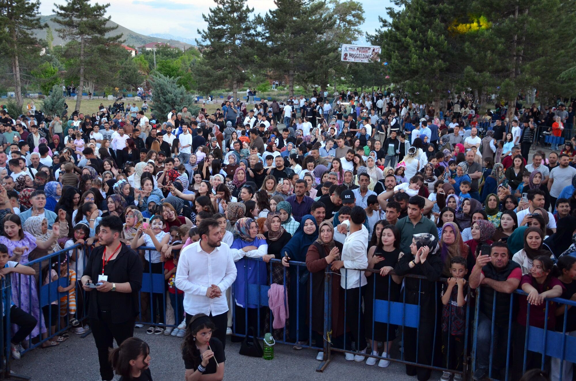 Afşin’de Festival Coşkusu Aynur Bolat Sahneye Damga Vurdu (9)