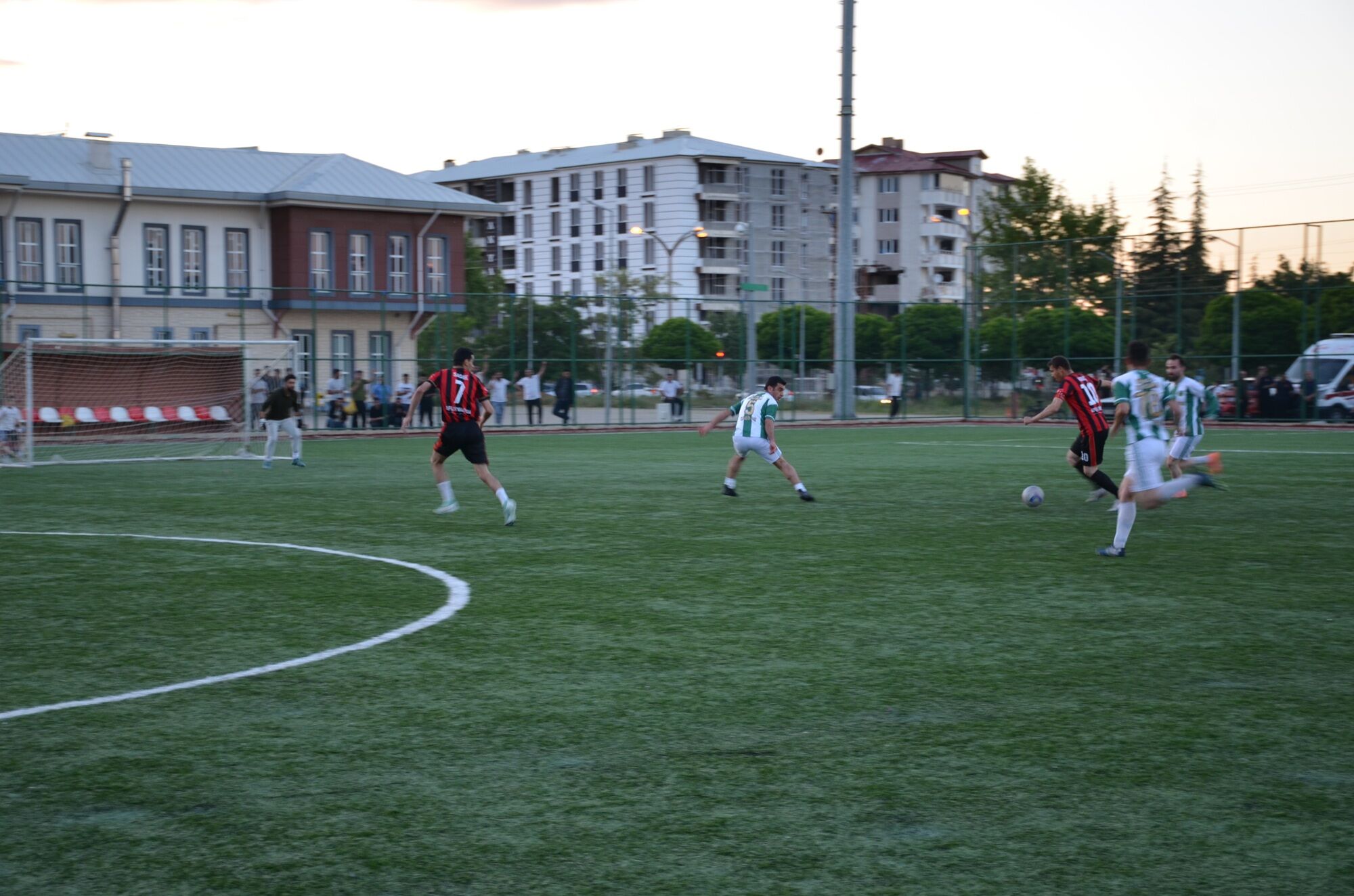 Afşin’de Futbol Turnuvasında Çeyrek Final Heyecanı Başladı (1)