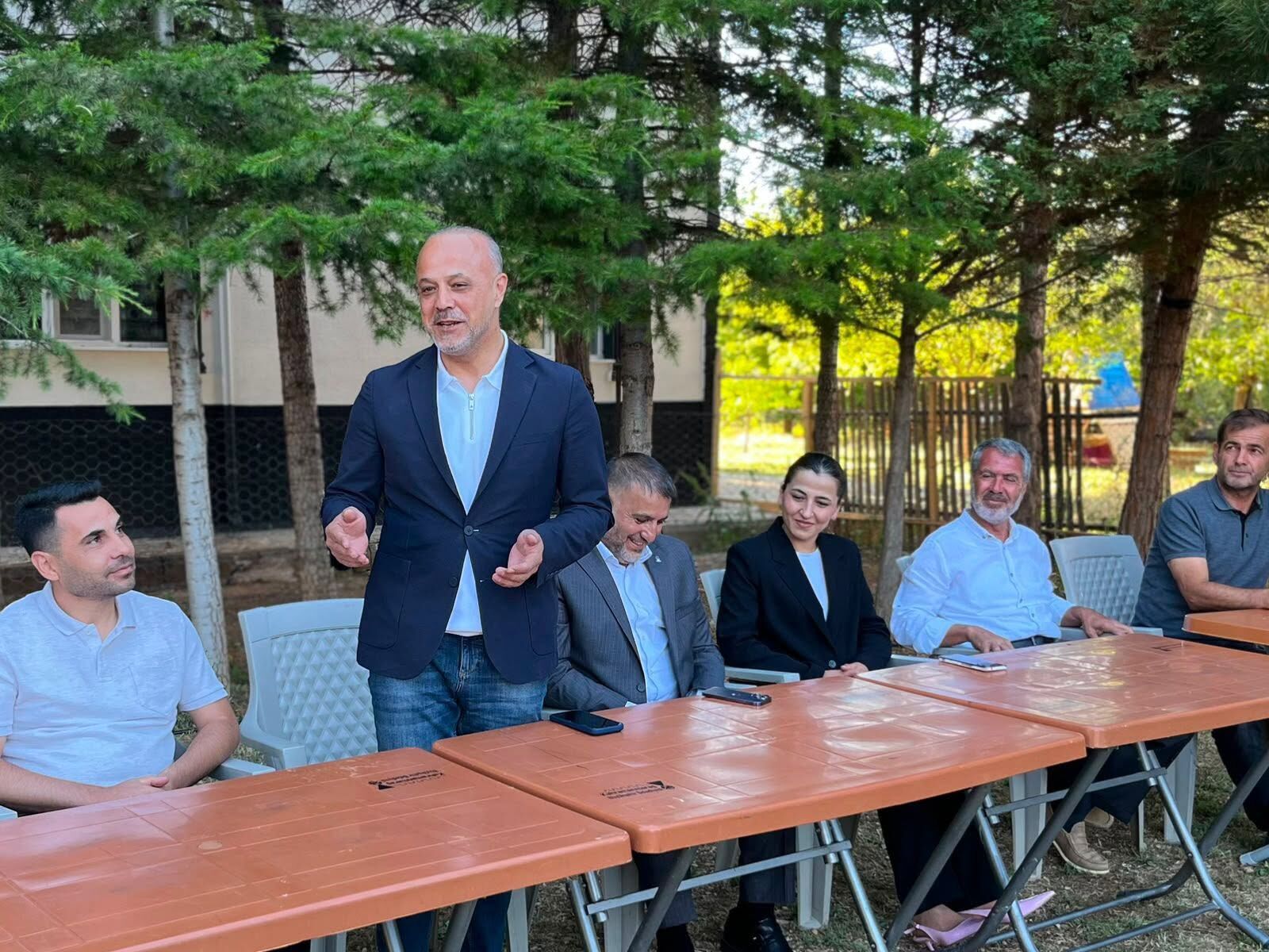 Başkan Kıraç, Ak Parti Heyeti Ile Çobanbeyli Mahallesi'nde Vatandaşlarla Buluştu3