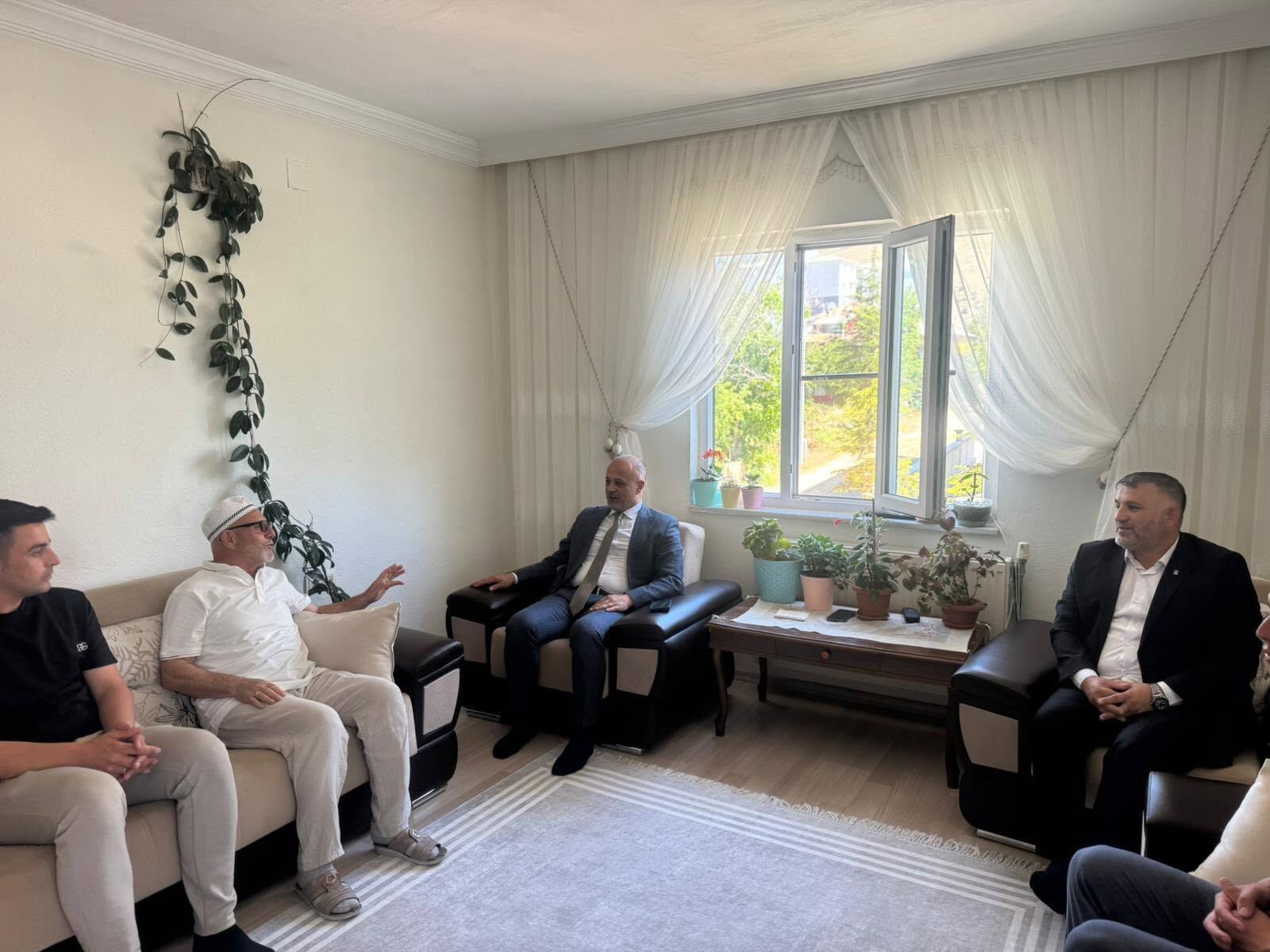Başkanı Kıraç Ve Ak Parti Heyetinden Hacılara Ziyaret3