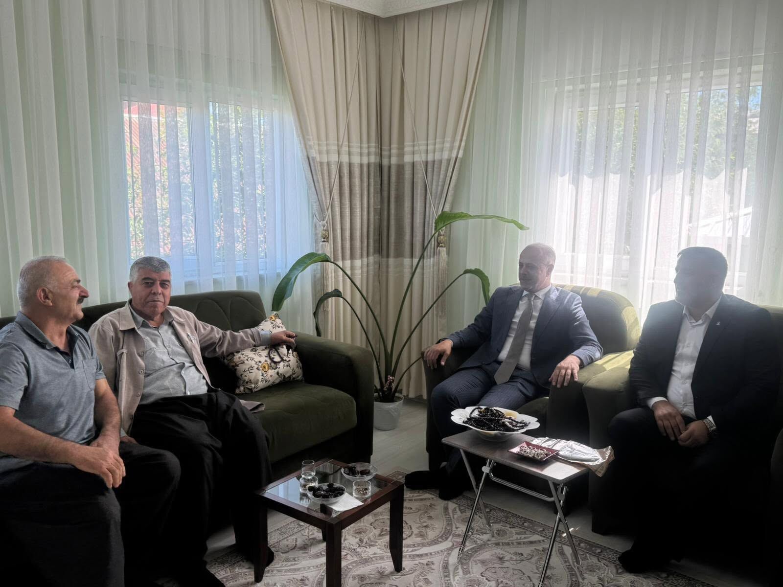 Başkanı Kıraç Ve Ak Parti Heyetinden Hacılara Ziyaret4