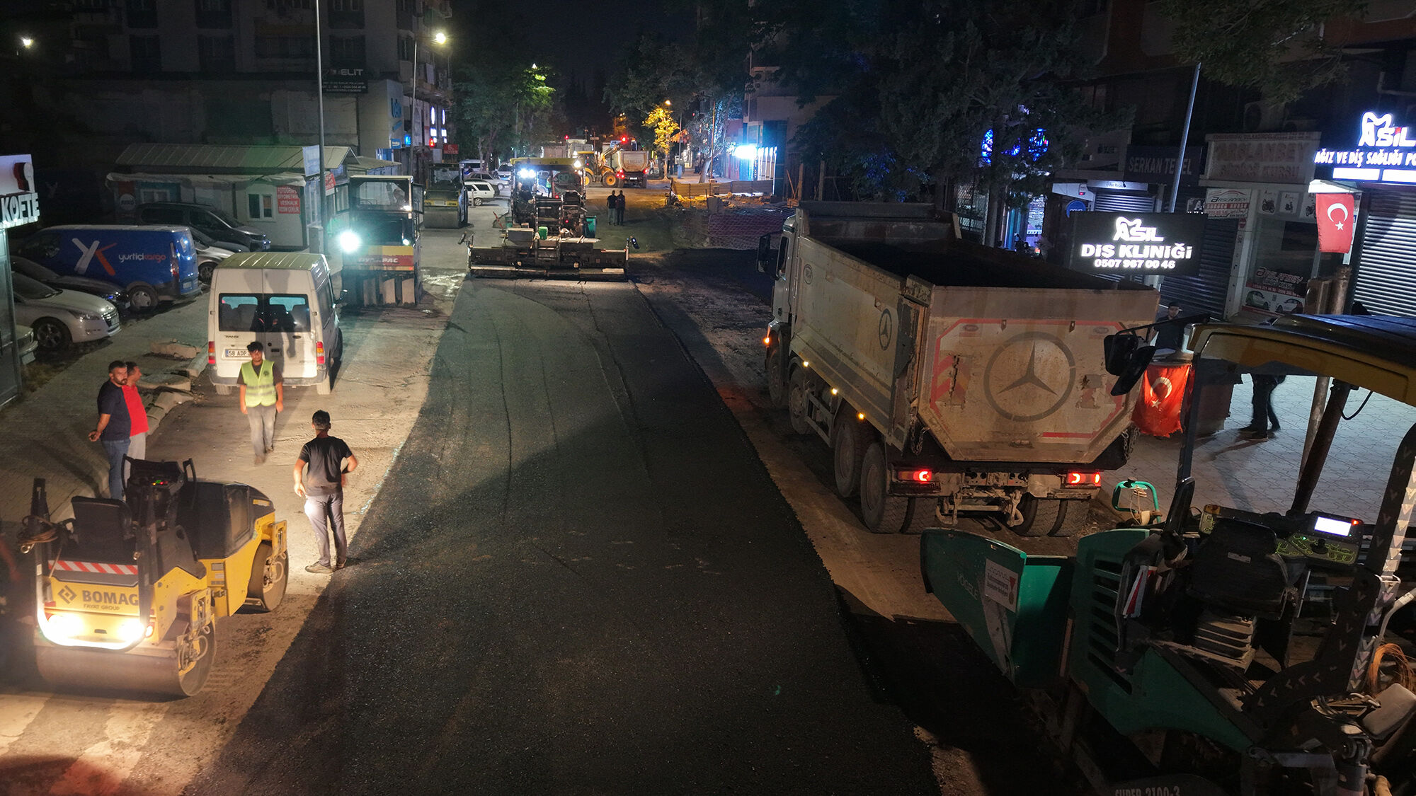 Büyükşehir Belediyesi Asfalt Mesaisini Gece Gündüz Sürdürüyor (2)