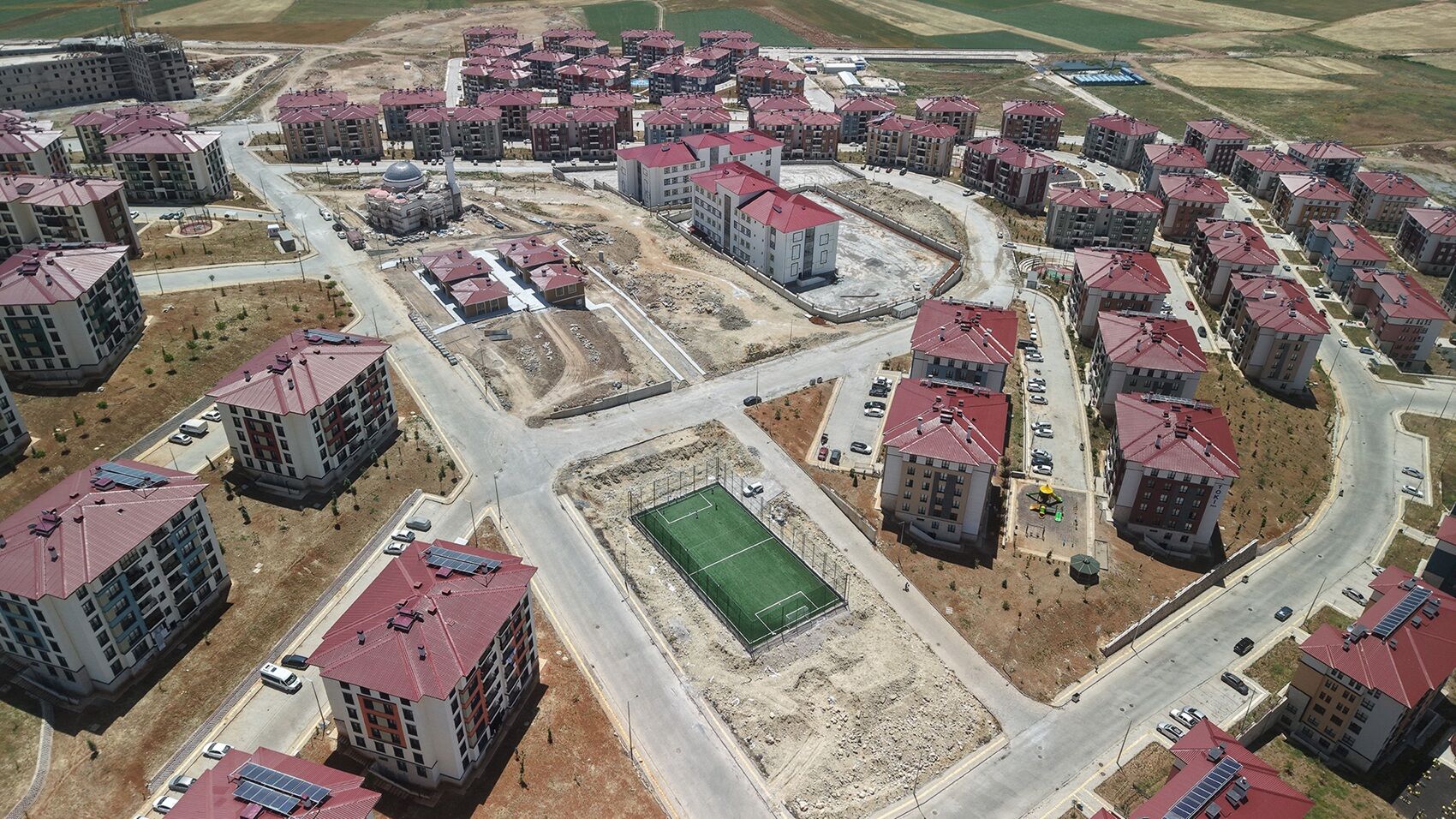 Büyükşehir’den Afşin’e 3 Yeni Halı Saha (10)