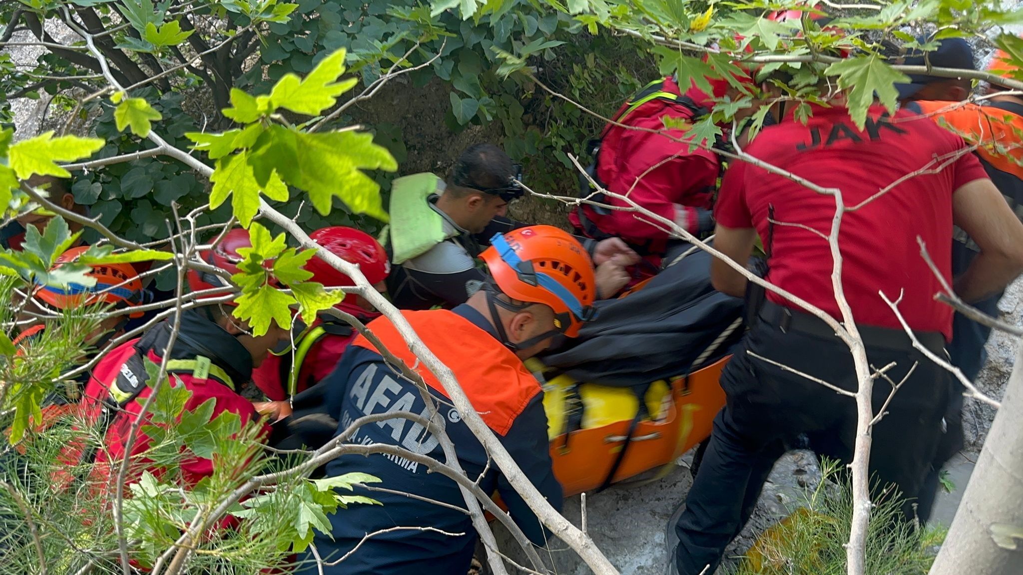 Ceyhan Nehri'nde Kaybolan Kişinin Cansız Bedenine Ulaşıldı (1)