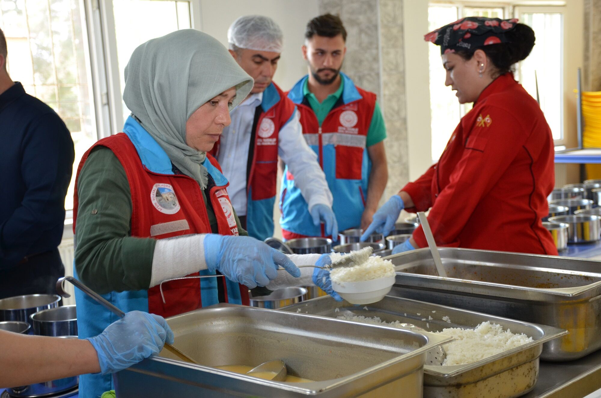 Afşin’de Gönülleri Isıtan Proje İhtiyaç Sahiplerine Sıcak Yemek Desteği