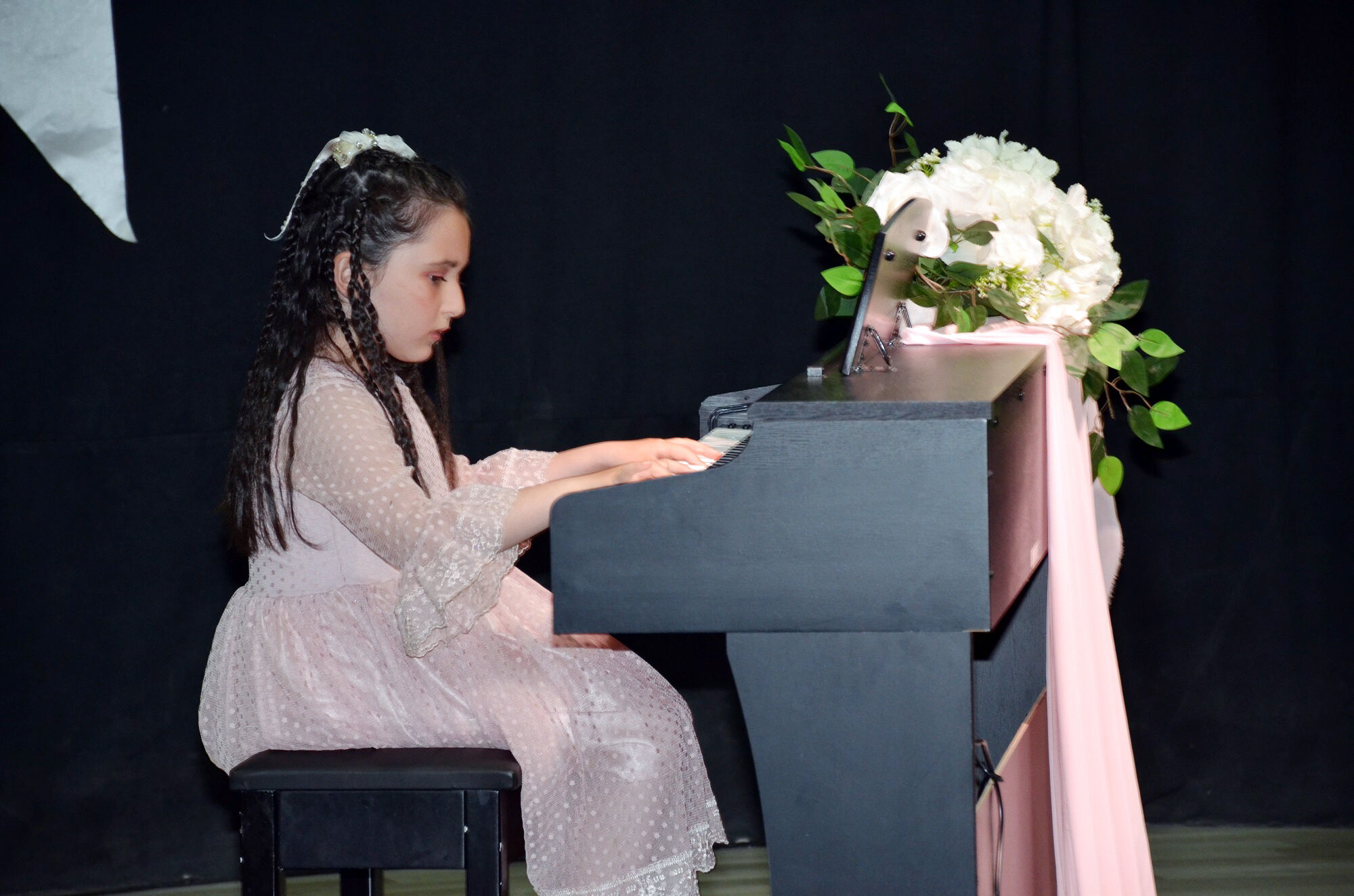 Defne Sanat Atölyesi Yıl Sonu Gösterisi Düzenledi (20)-1