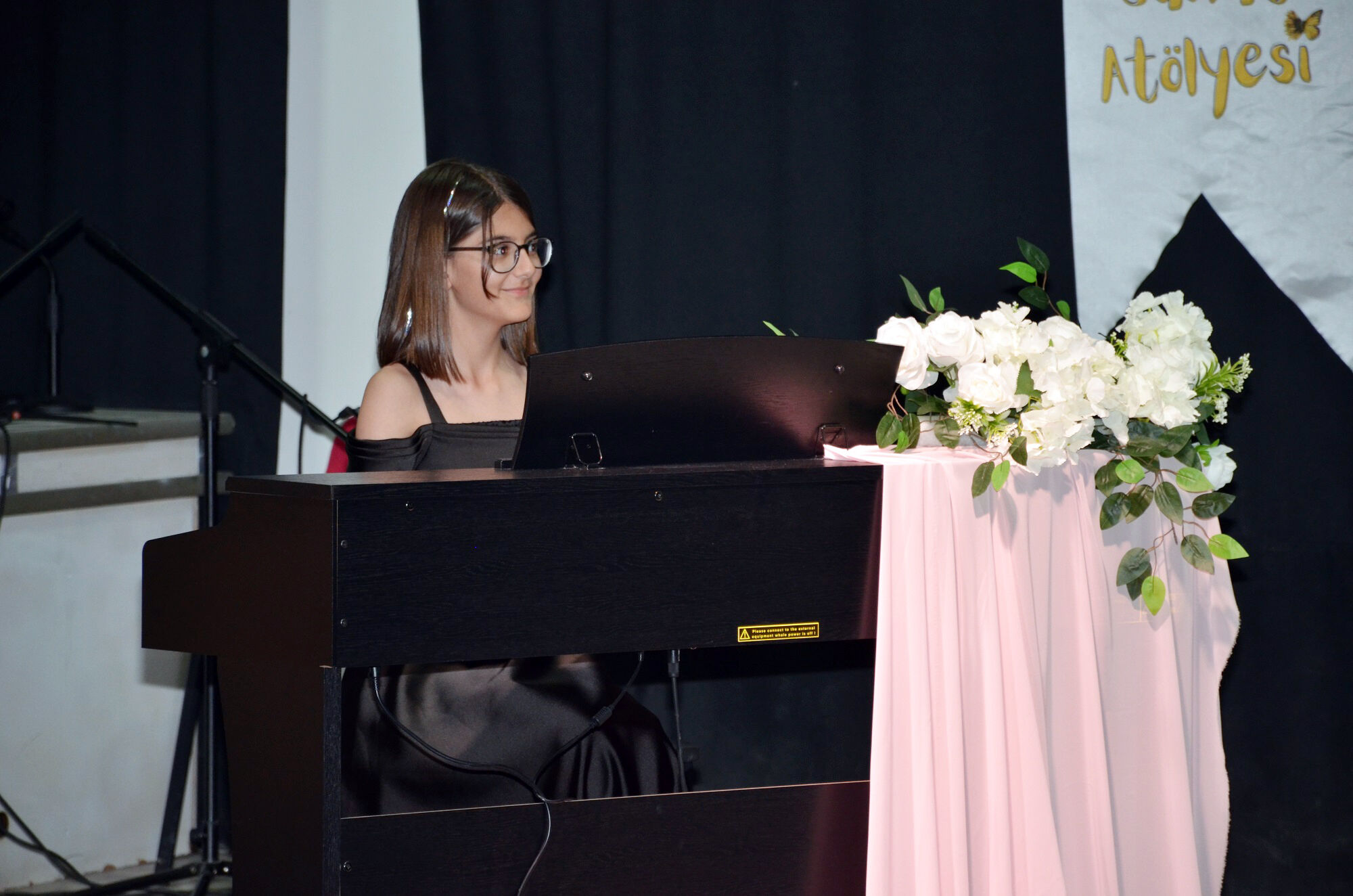 Defne Sanat Atölyesi Yıl Sonu Gösterisi Düzenledi (22)-1