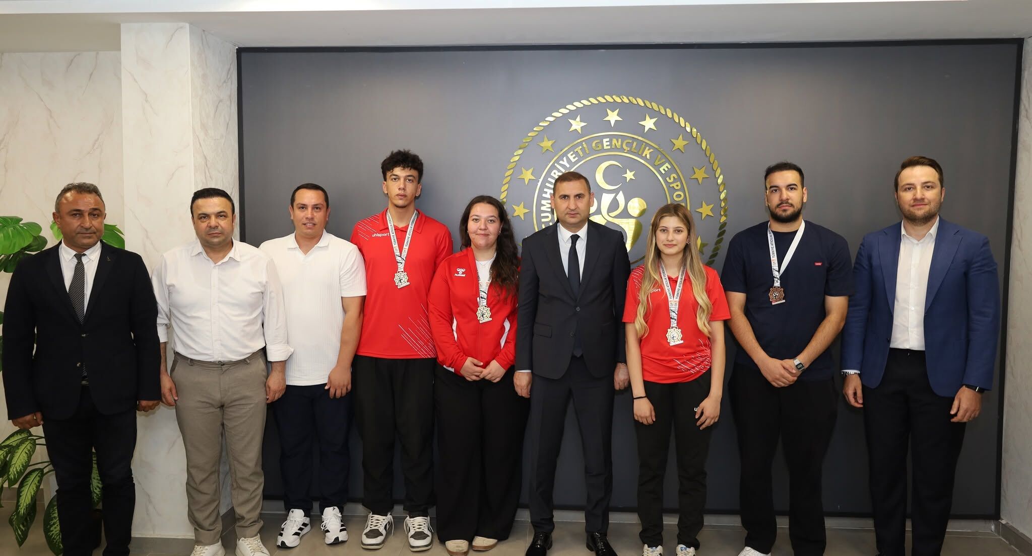 Dereceye Giren Sporculardan Gençlik Ve Spor İl Müdürü Özdemir’e Ziyaret1
