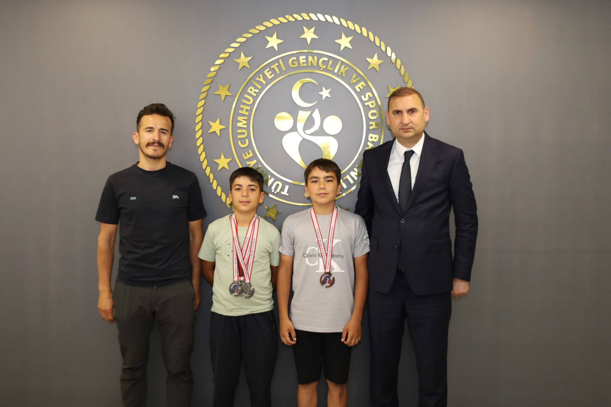 Dereceyle Dönen Bisikletçilerden İl Müdürü Özdemir’e Ziyaret1