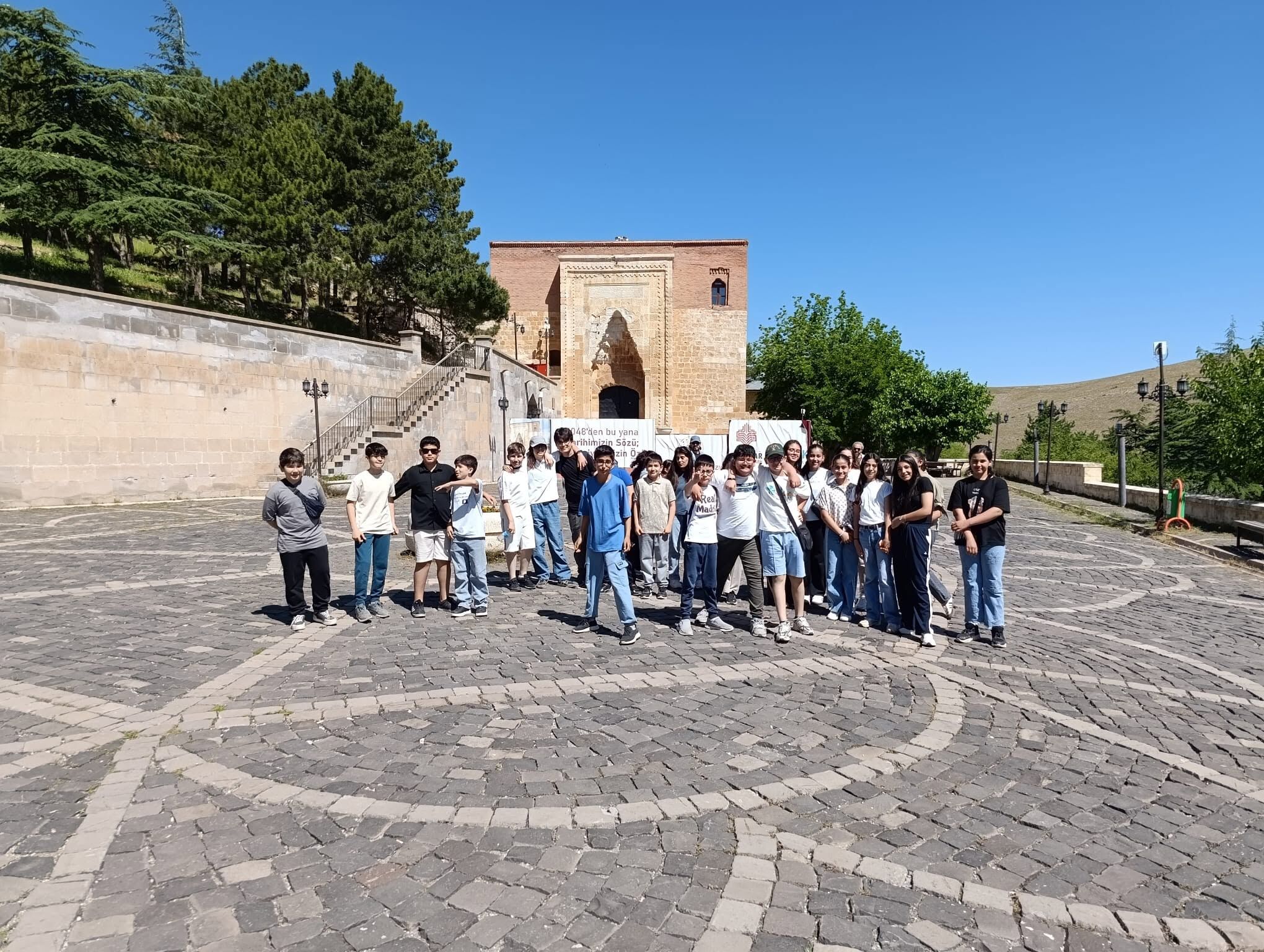 Elbistanlı Öğrencilerden Ziyaret Eshab I Kehf’i Yerinde Tanıdılar (2)