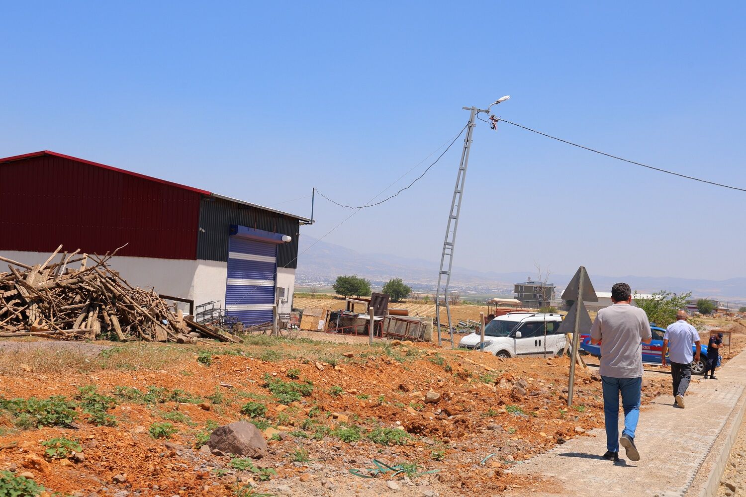 Elektriği Kesilen Besici Yardım Bekliyor (1)