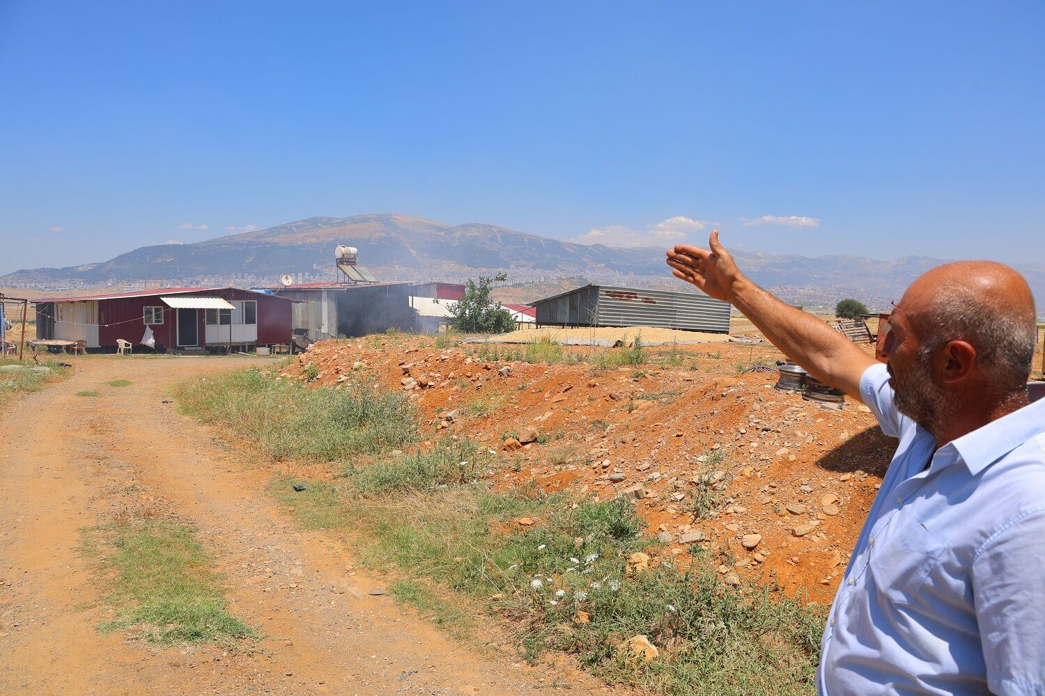 Elektriği Kesilen Besici Yardım Bekliyor (2)