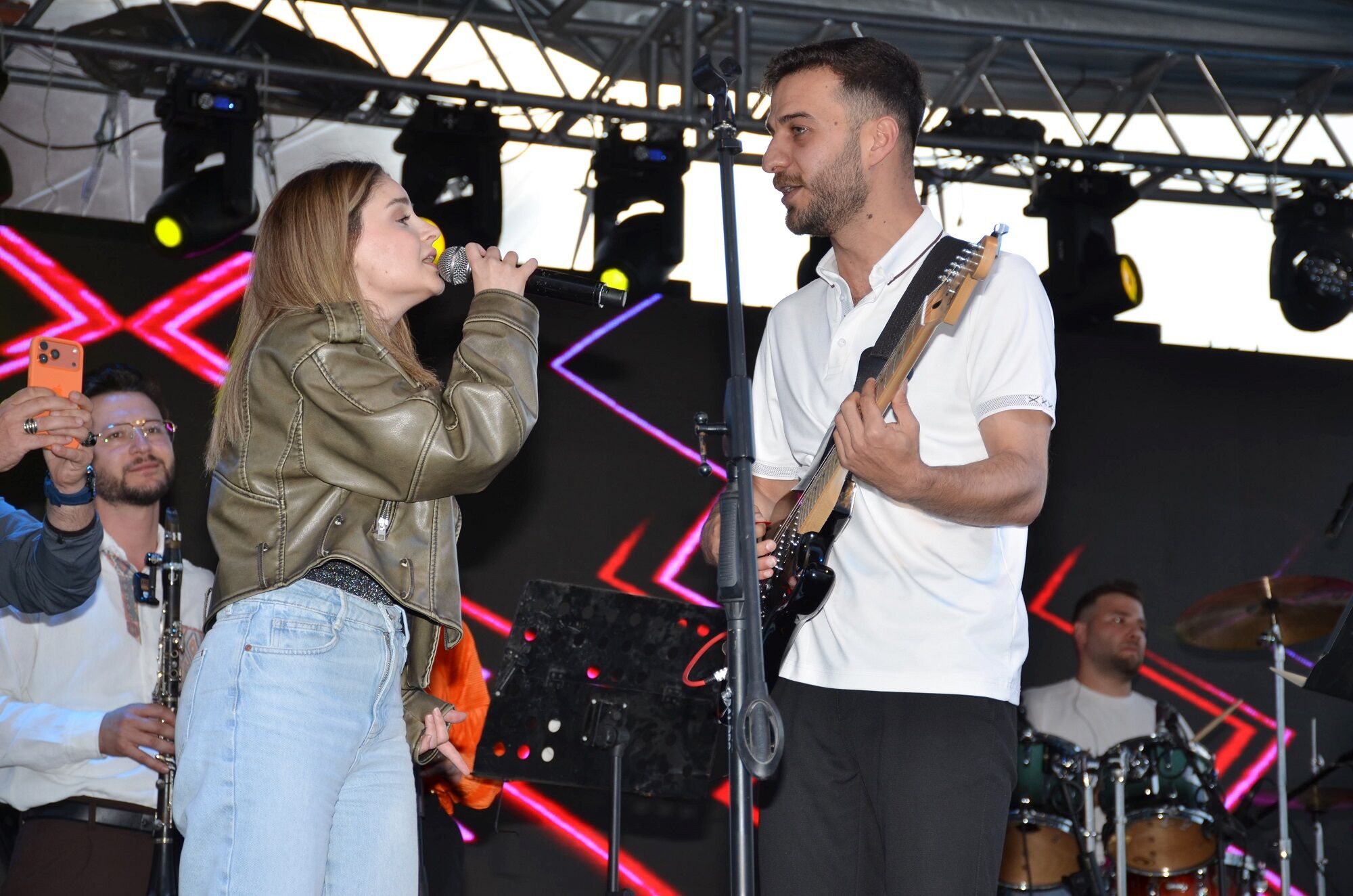 Gençlik Festivali’nde Ömer Ve Enes’ten Muhteşem Sahne Performansı (12)