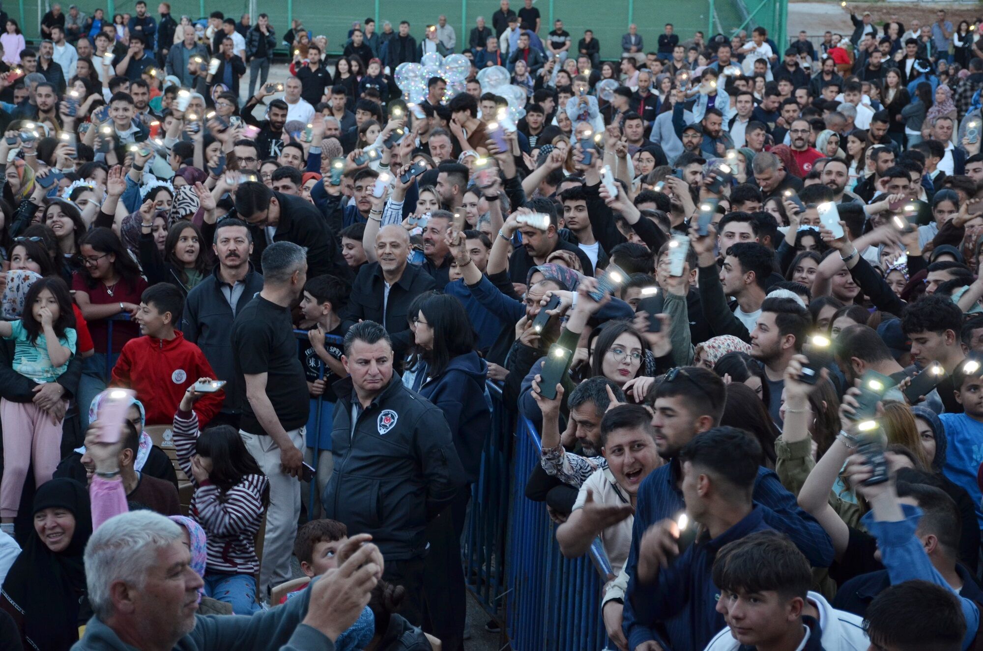 Gençlik Festivali’nde Ömer Ve Enes’ten Muhteşem Sahne Performansı (17)