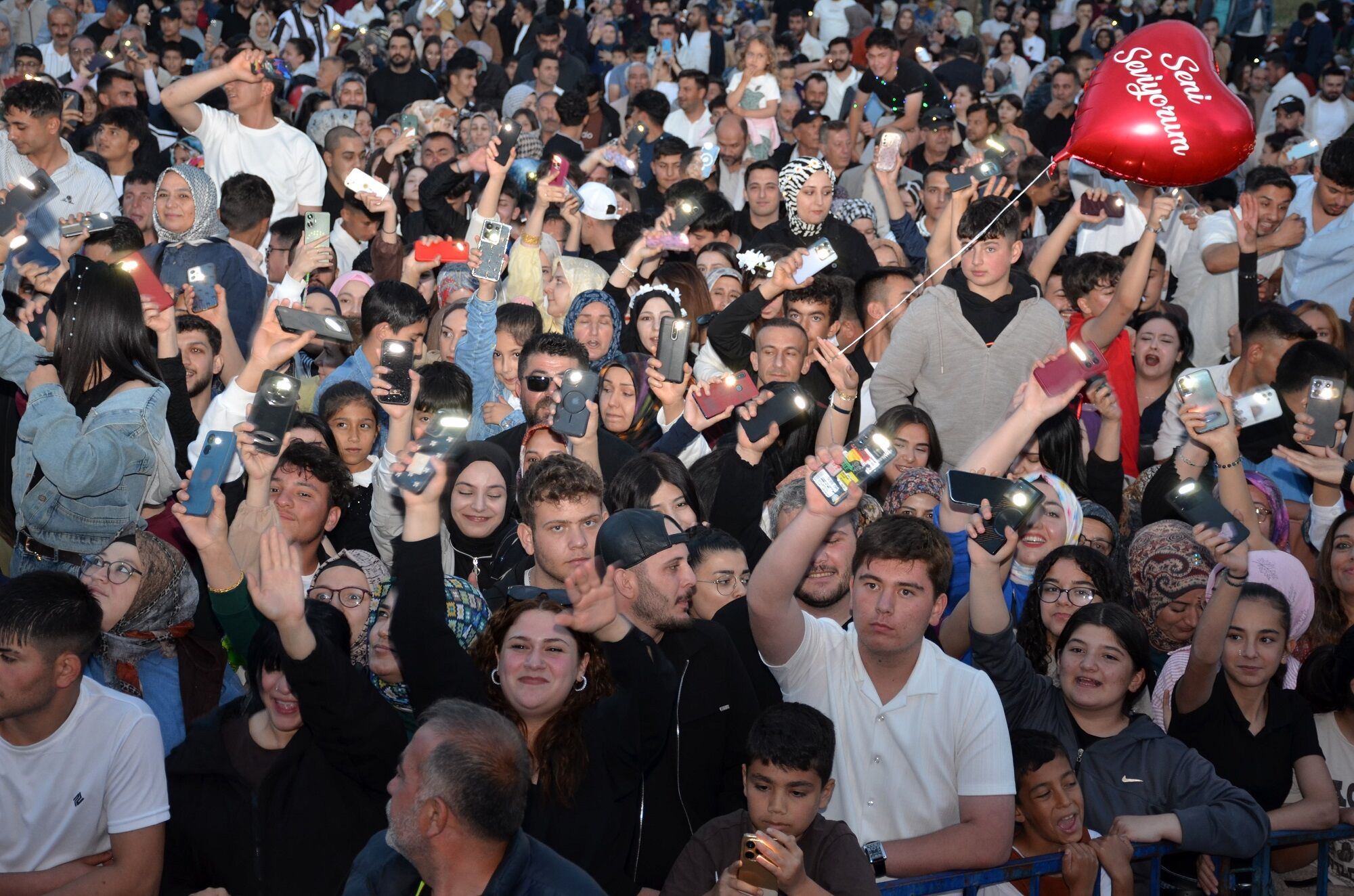 Gençlik Festivali’nde Ömer Ve Enes’ten Muhteşem Sahne Performansı (18)