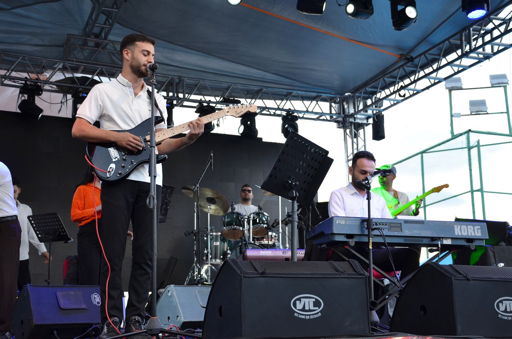 Gençlik Festivali’nde Ömer Ve Enes’ten Muhteşem Sahne Performansı (4)