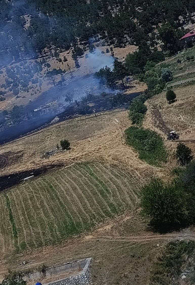 Helikopter Destekli Müdahaleyle Orman Yangını Söndürüldü (2)