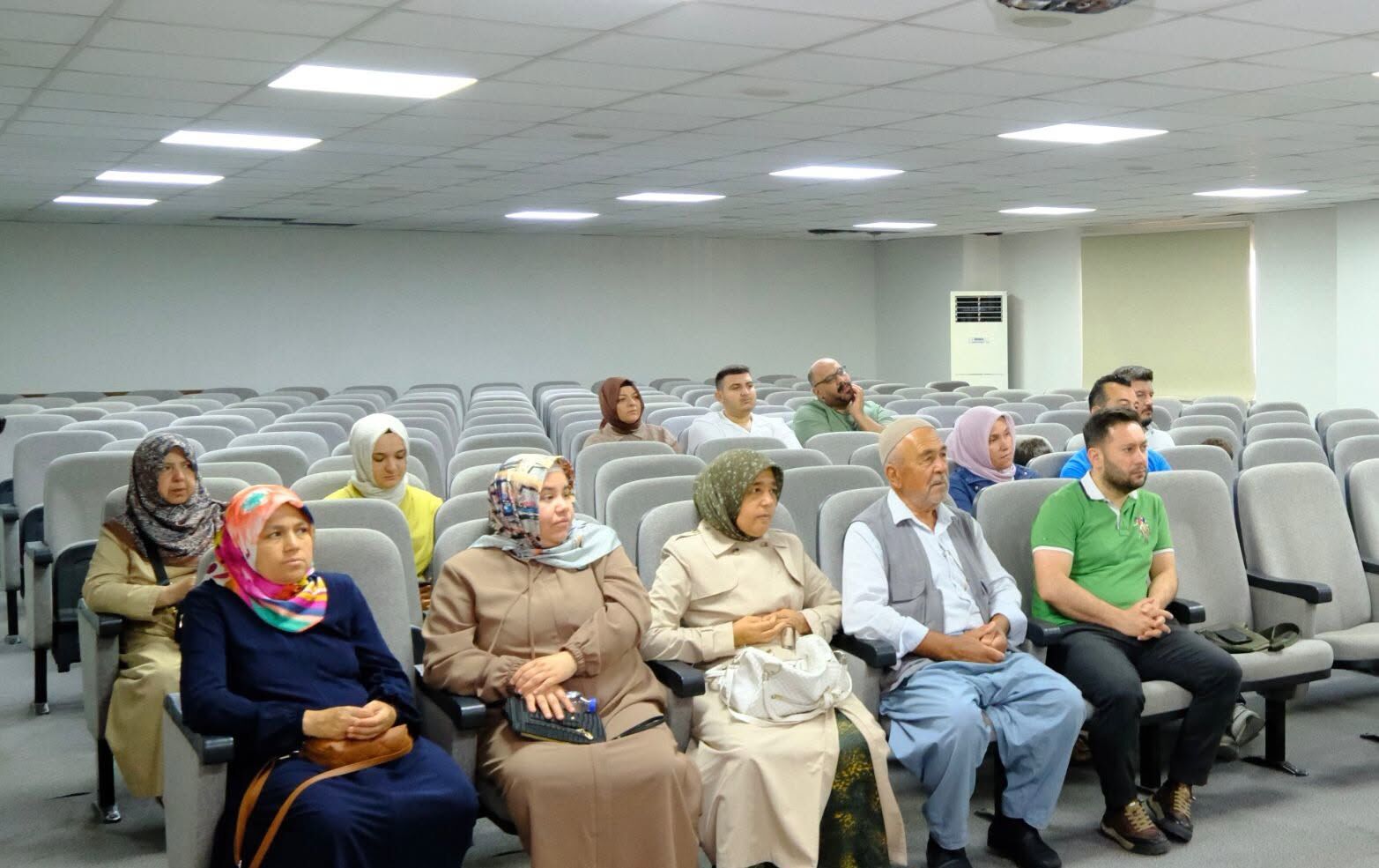 İl Müftüsü Güller’den Umre Yolcularına Seminer1