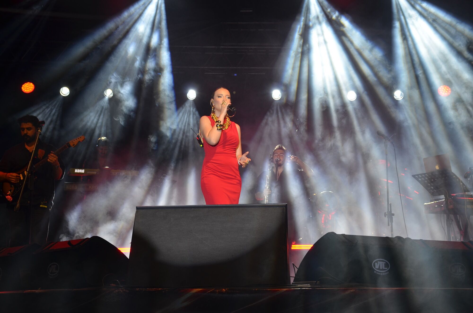 Irmak Arıcı Şarkılarıyla Afşin Gençlik Festivali’ne Damga Vurdu (10)
