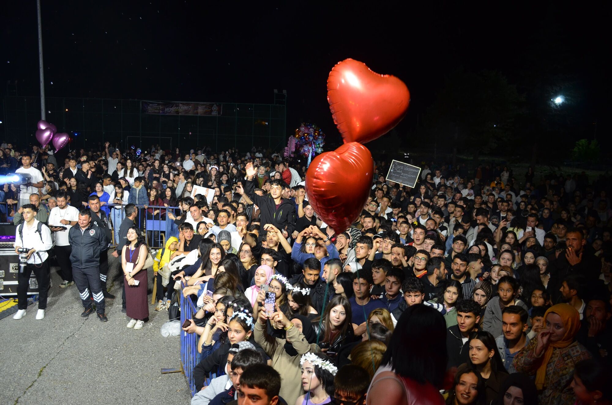 Irmak Arıcı Şarkılarıyla Afşin Gençlik Festivali’ne Damga Vurdu (2)