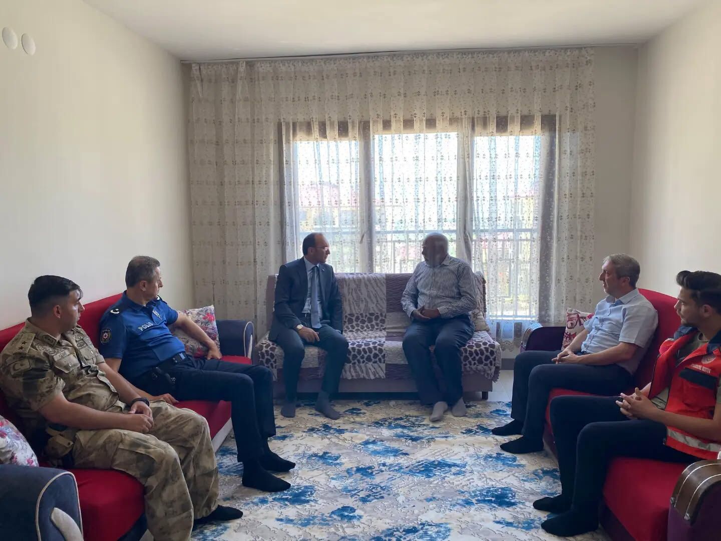 Kaymakam Sarıdoğan’dan Babalar Günü’nde Şehit Ailesi Ve Gazilere Anlamlı Ziyaret1